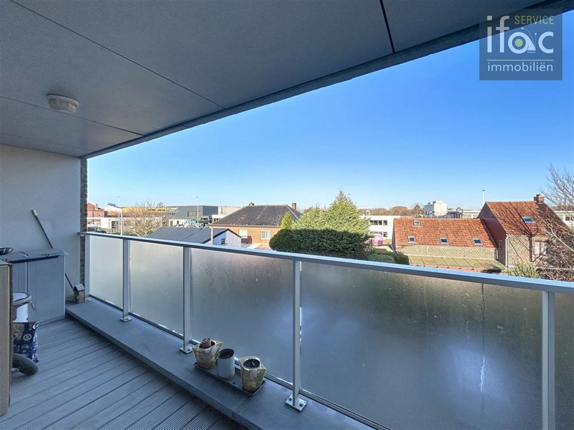 Moderne duplex met terras en parkeerplaats foto 3