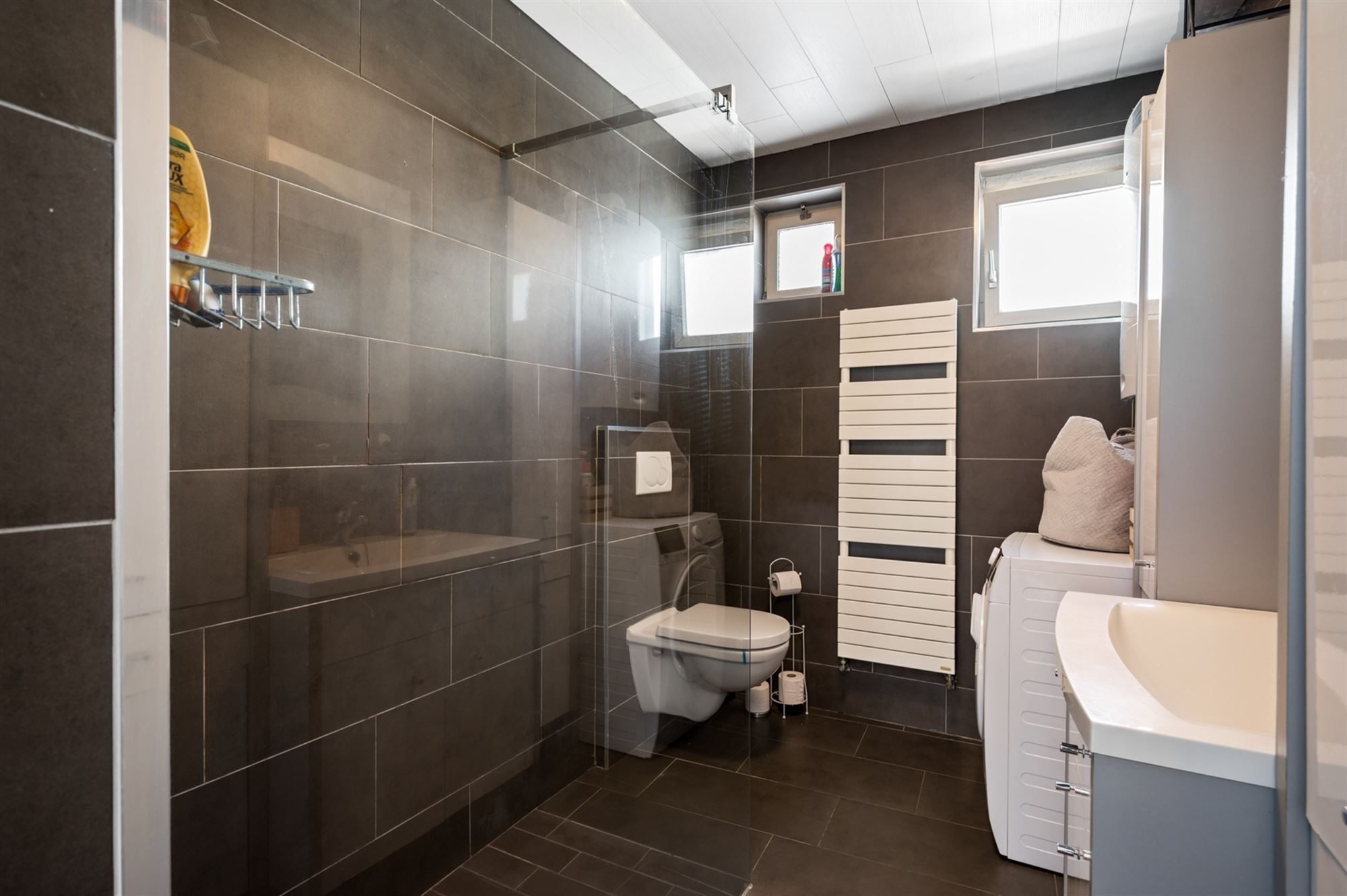 Instapklare woning met 3 SLPK aan de vaart te Mechelen. foto 9