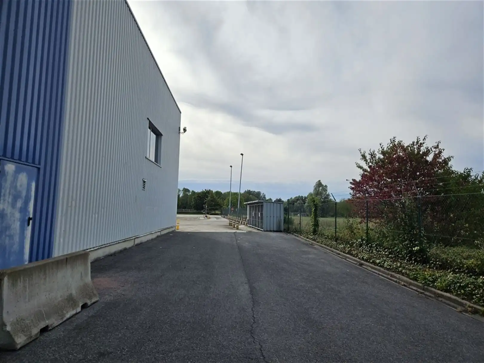 Fabrieksgebouw te Komen foto 13