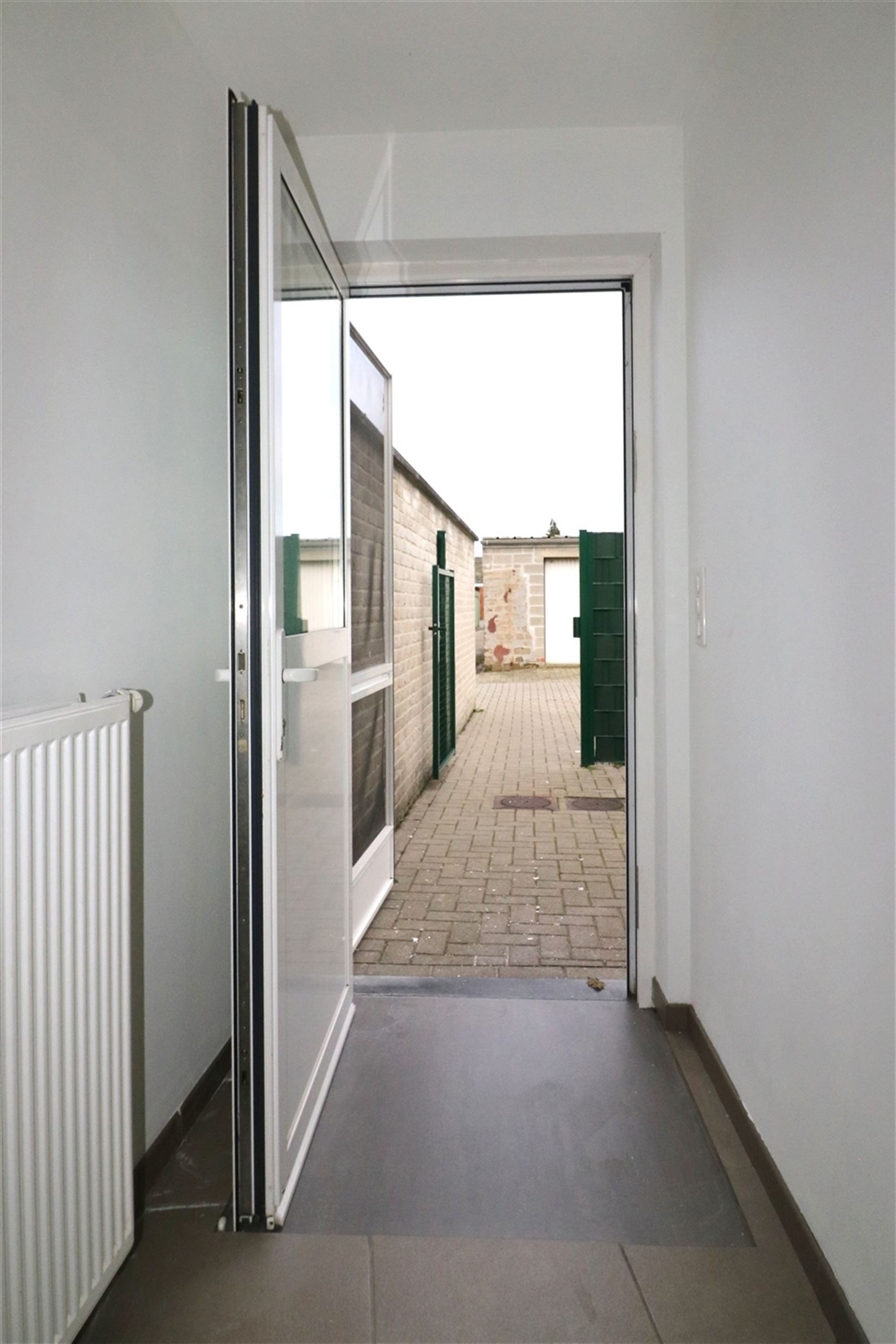 Instapklare woning met 3 slpk., koer en garage foto 28