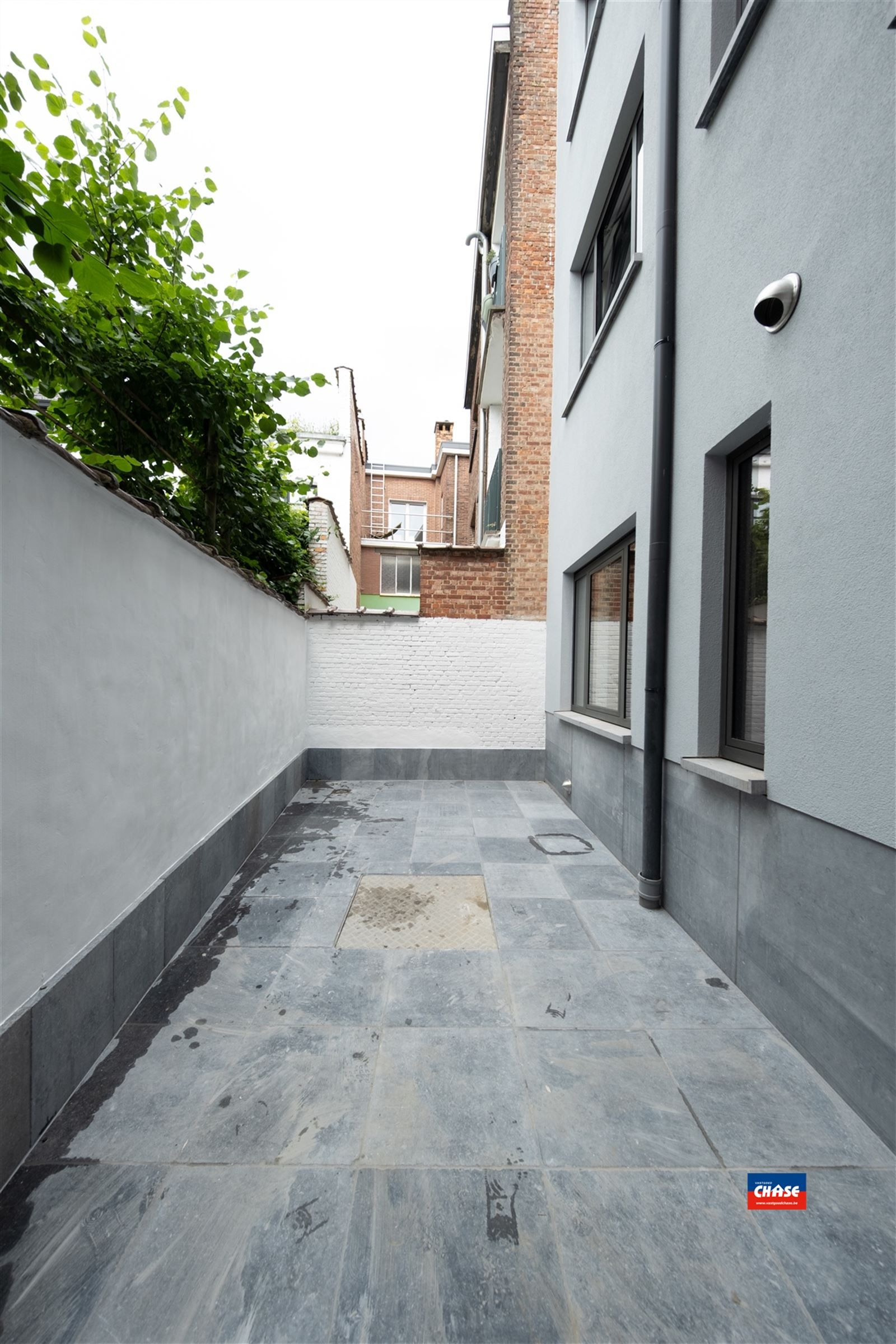 Gerenoveerd gelijkvloersappartement met één slaapkamer en stadstuin foto 9