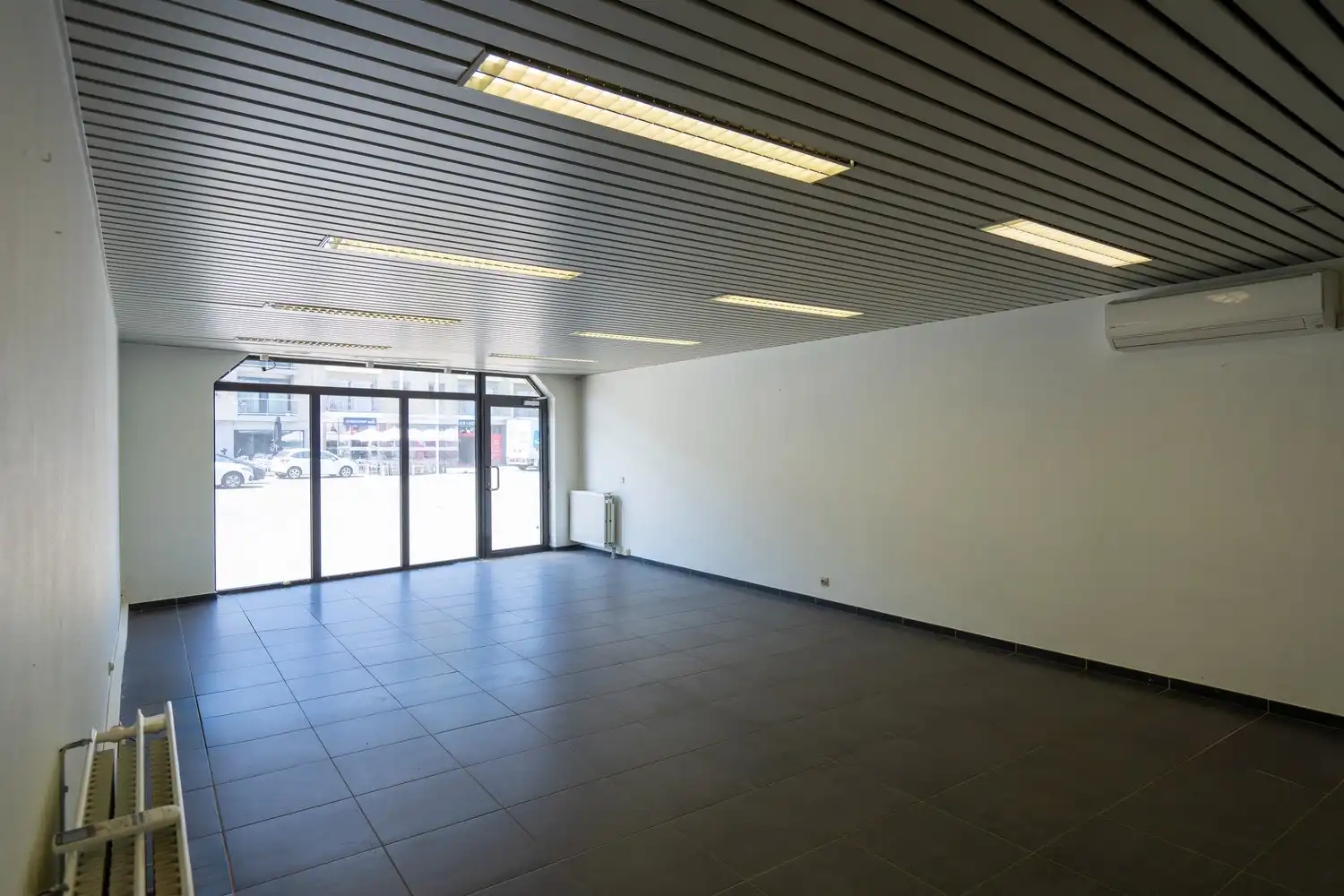 HANDELSRUIMTE MET 7 PRIVÉPARKINGS foto 5