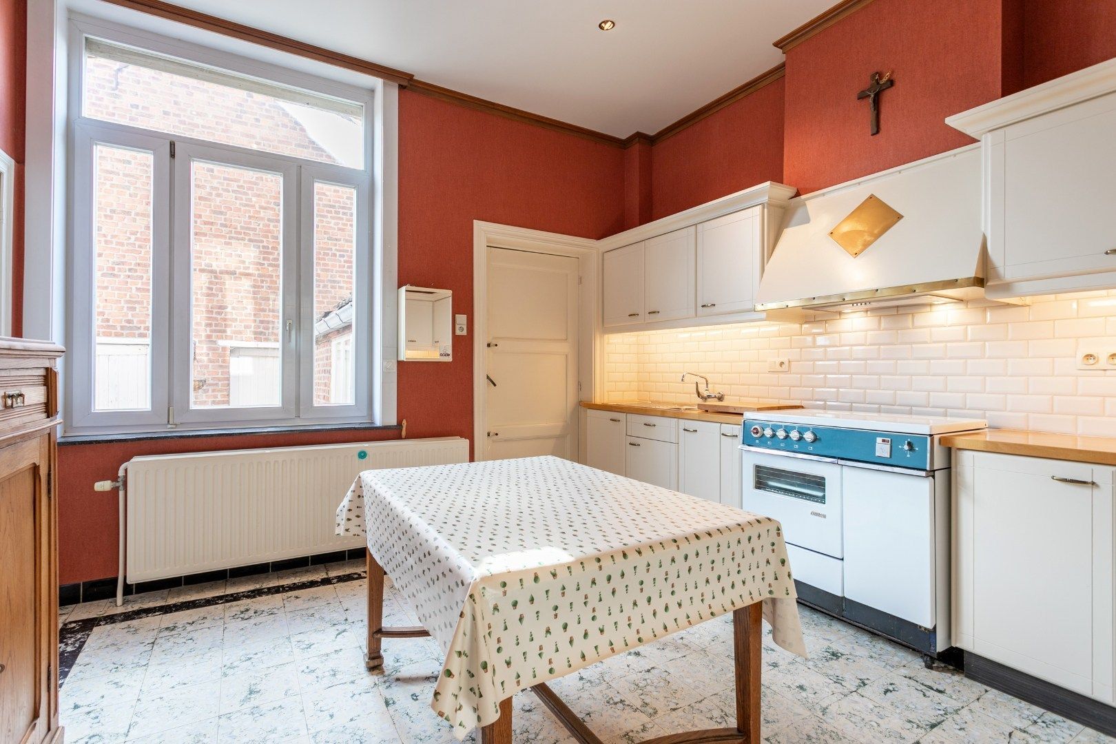 Karaktervolle, te renoveren herenhuis met enorm potentieel te Gooik foto 9