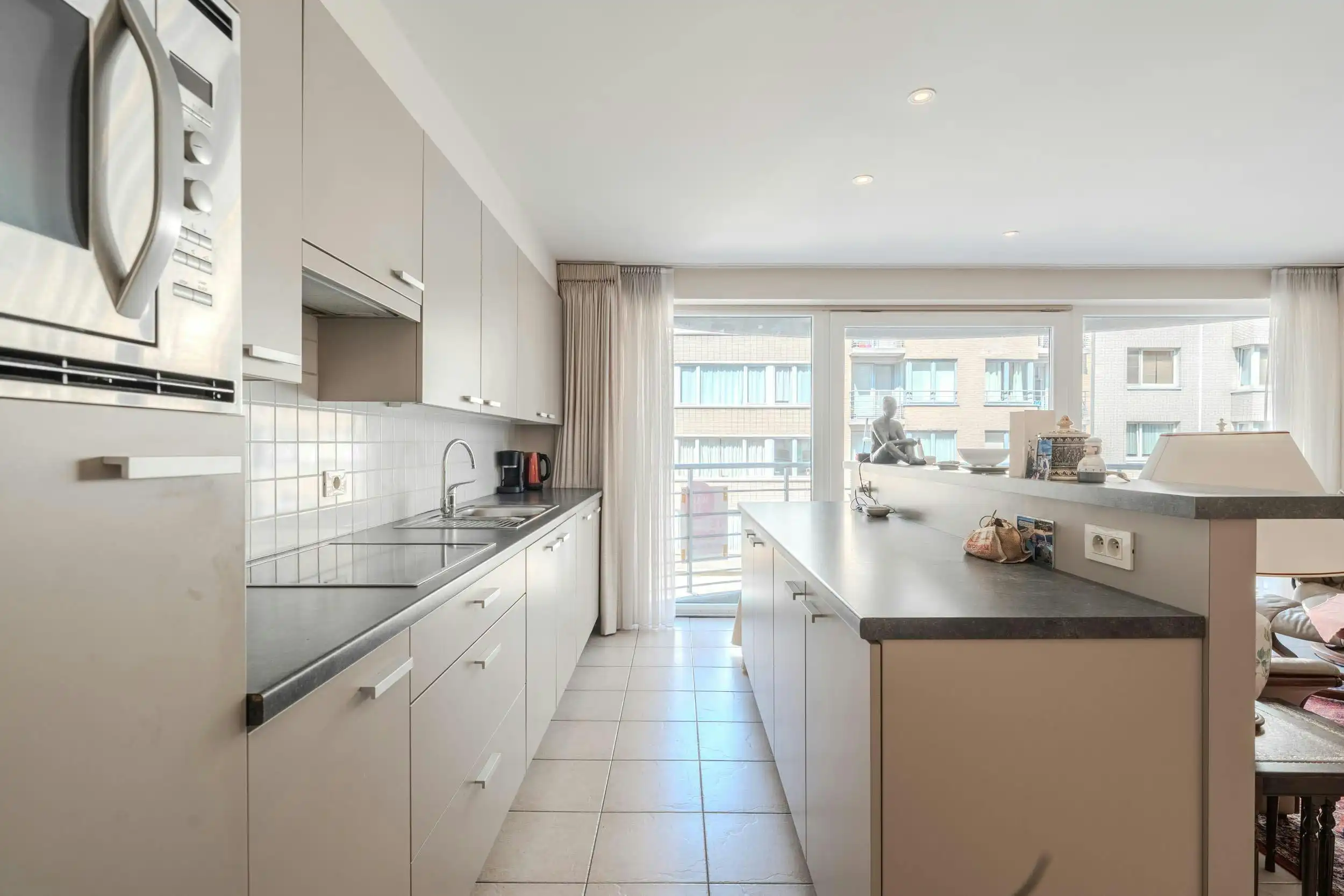 Ruim investeringsappartement met 2 slaapkamers te Oostende foto 5