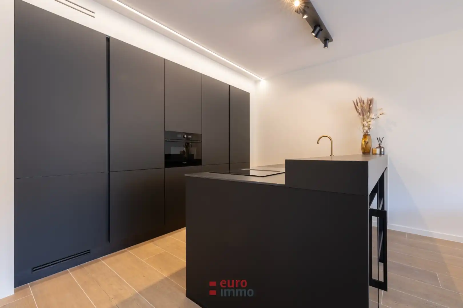 Subliem gerenoveerd appartement met hoogwaardige afwerking en ruim terras foto 5