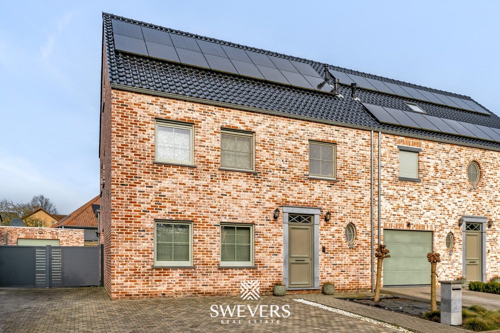 Zeer ruime, instapklare woning met 4 slaapkamers op een perceel van 4a88 in Heusden-Zolder foto {{pictureIndex}}