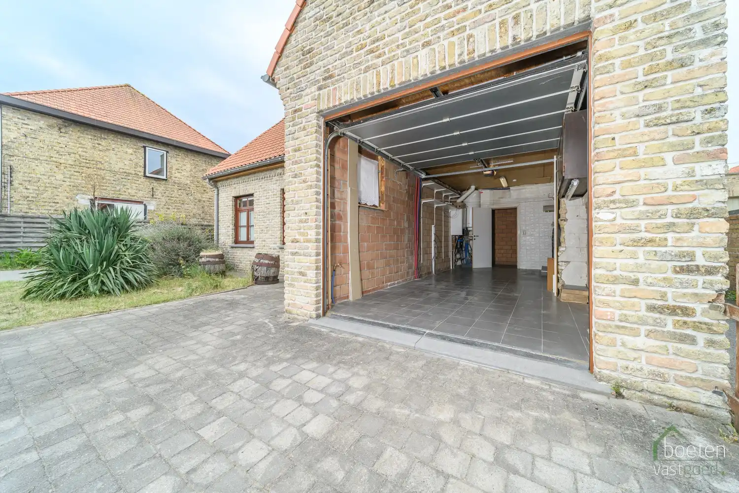DE PANNE: Gezinswoning met 4 slaapkamers (waarvan 1 gelijkvloers), bureauruimte, 2 badkamers en tuin op 1.250m² totale grondopp. foto 14