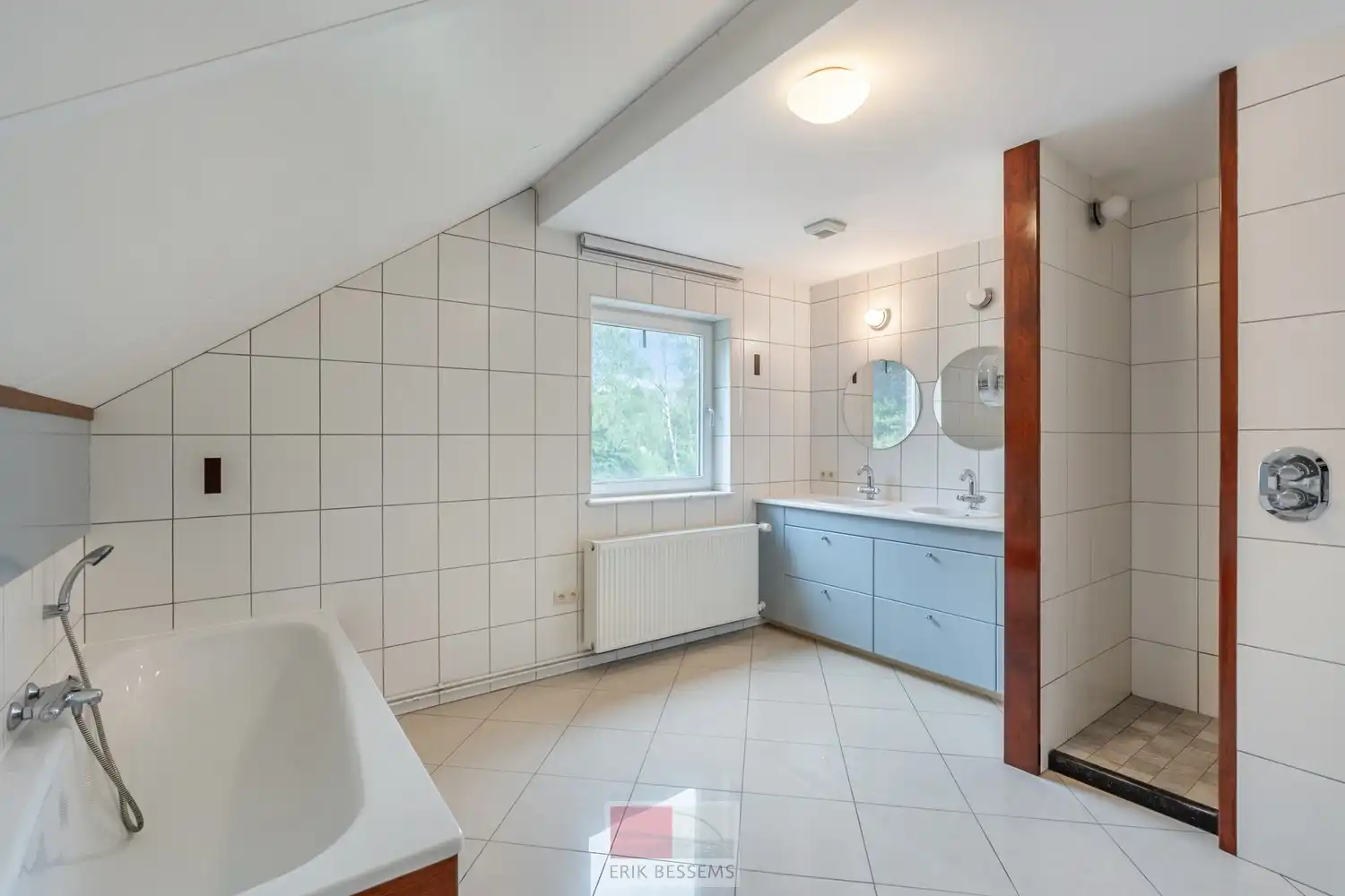 Instapklare gezellige vrijstaande woning met een woonopp. van circa 185 m2 op een perceel van 17a53ca foto 32