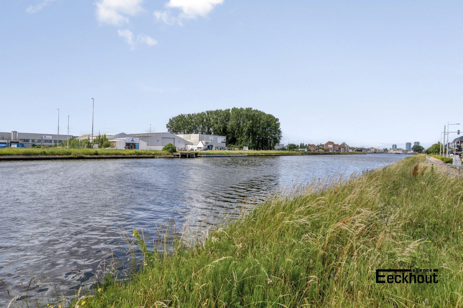 Ruime te renoveren woning met achterliggende atelier/garage en open zicht op kanaal Oostende - Brugge foto 16