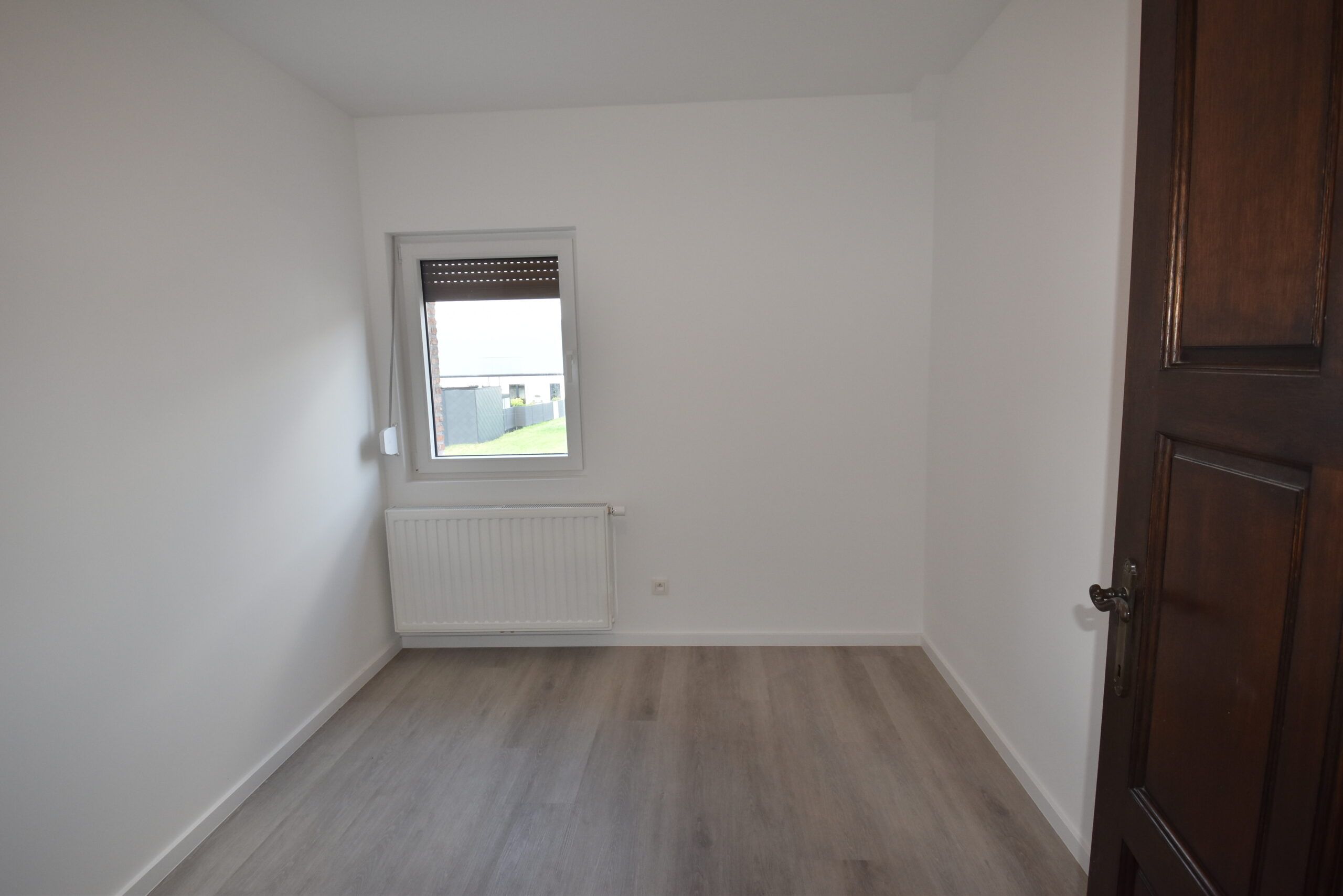 Instapklare halfopen woning met grote tuin en werkruimte. foto 13