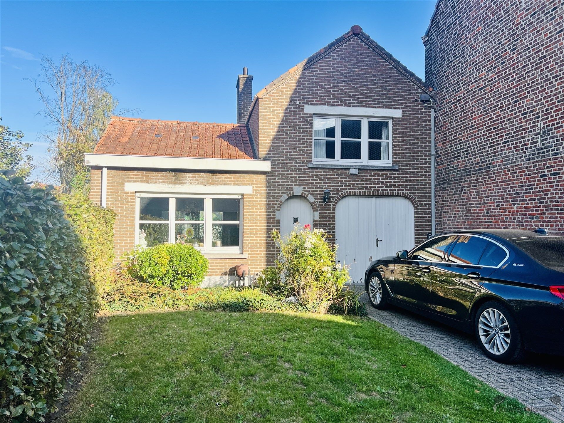 Hoofdfoto van de publicatie: Te renoveren woning met 3 slaapkamers & tuin