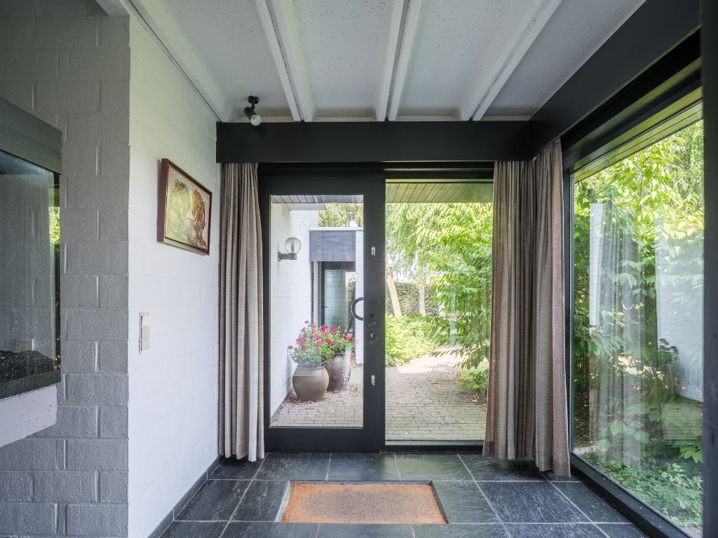 Vrijstaande modernistische villa te Zomergem op een uitzonderlijk perceel van 2.595m². foto 15