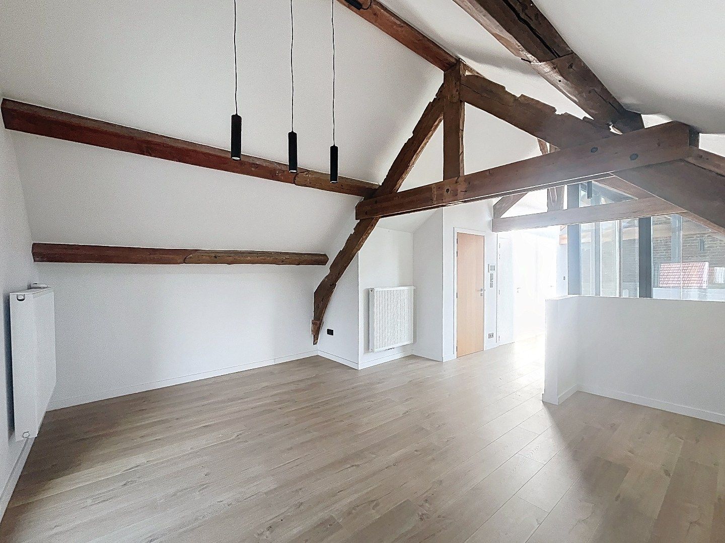 Ruim gerenoveerd appartement in hartje Hoegaarden foto 5