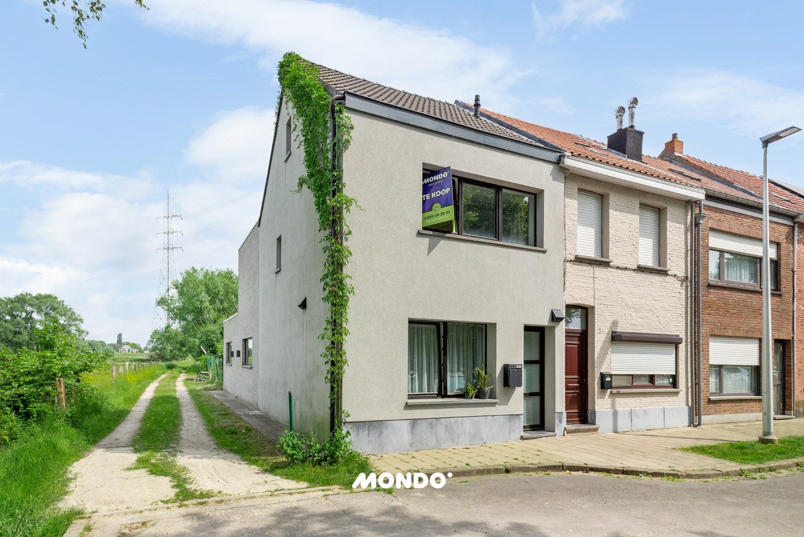 Energiezuinige half open bebouwing met 3 slaapkamers! foto {{pictureIndex}}