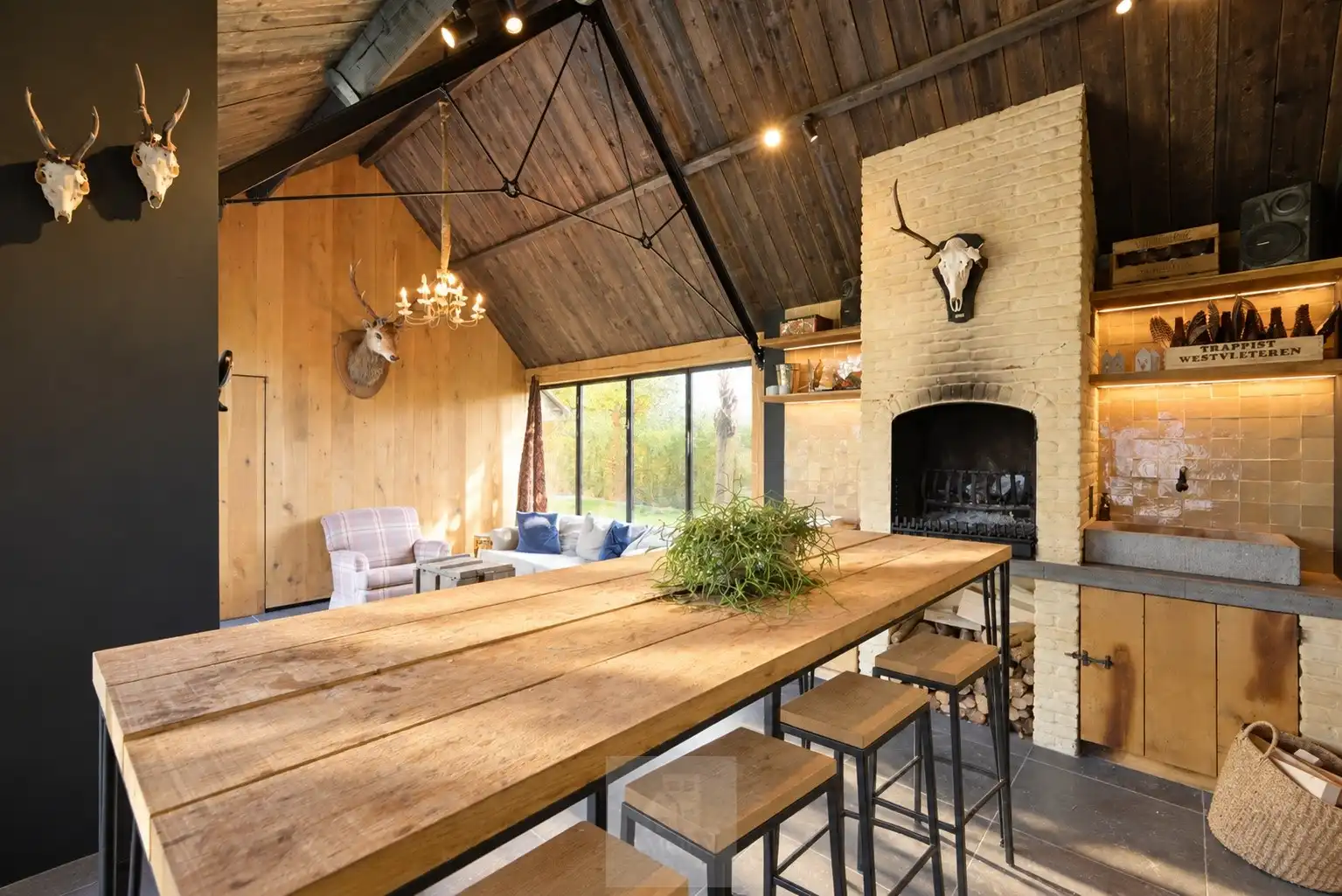 Hoogwaardig gerenoveerde villa op ruim perceel met uniek bijgebouw foto 13