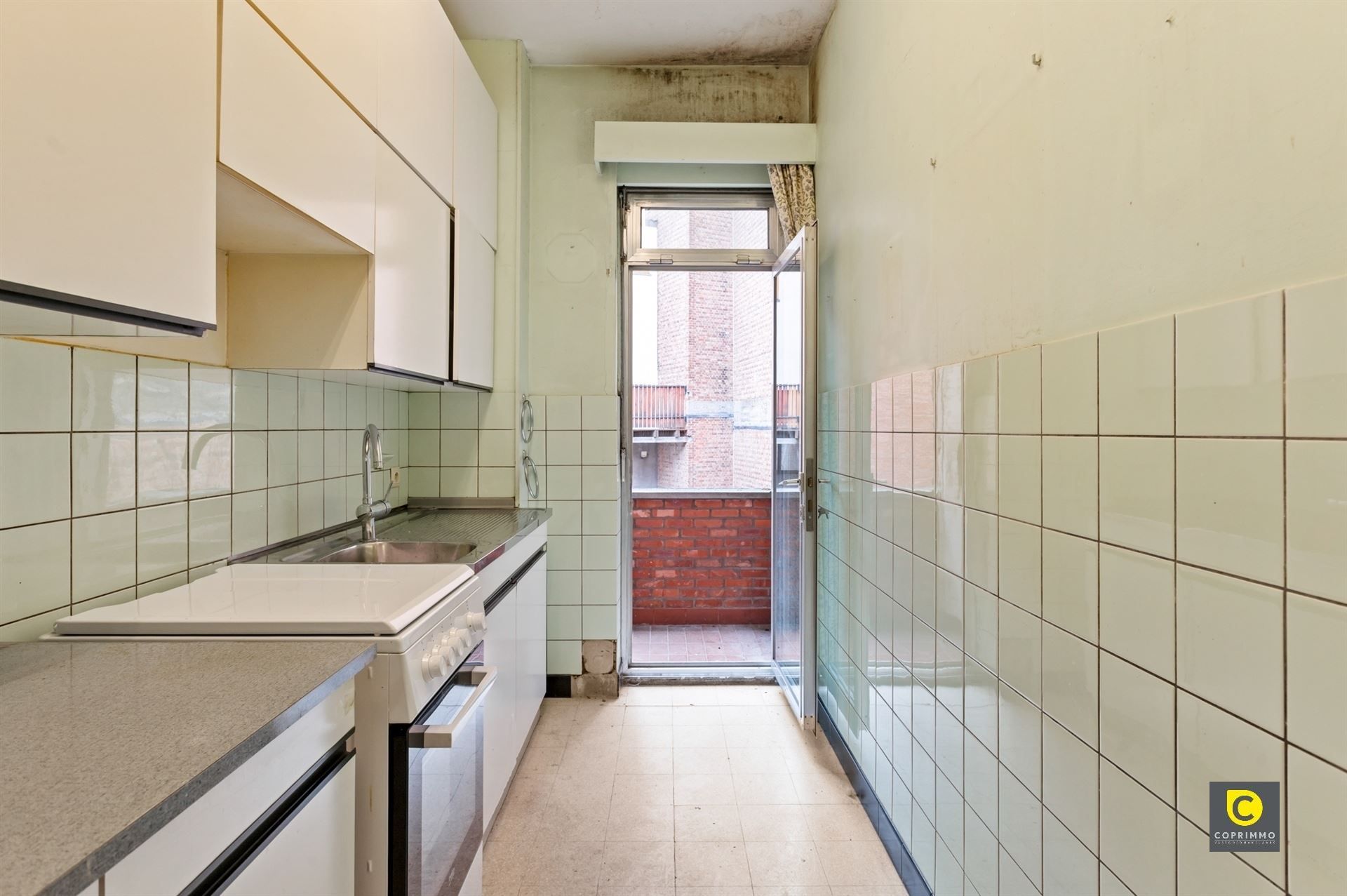 Te renoveren appartement op toplocatie! foto 6
