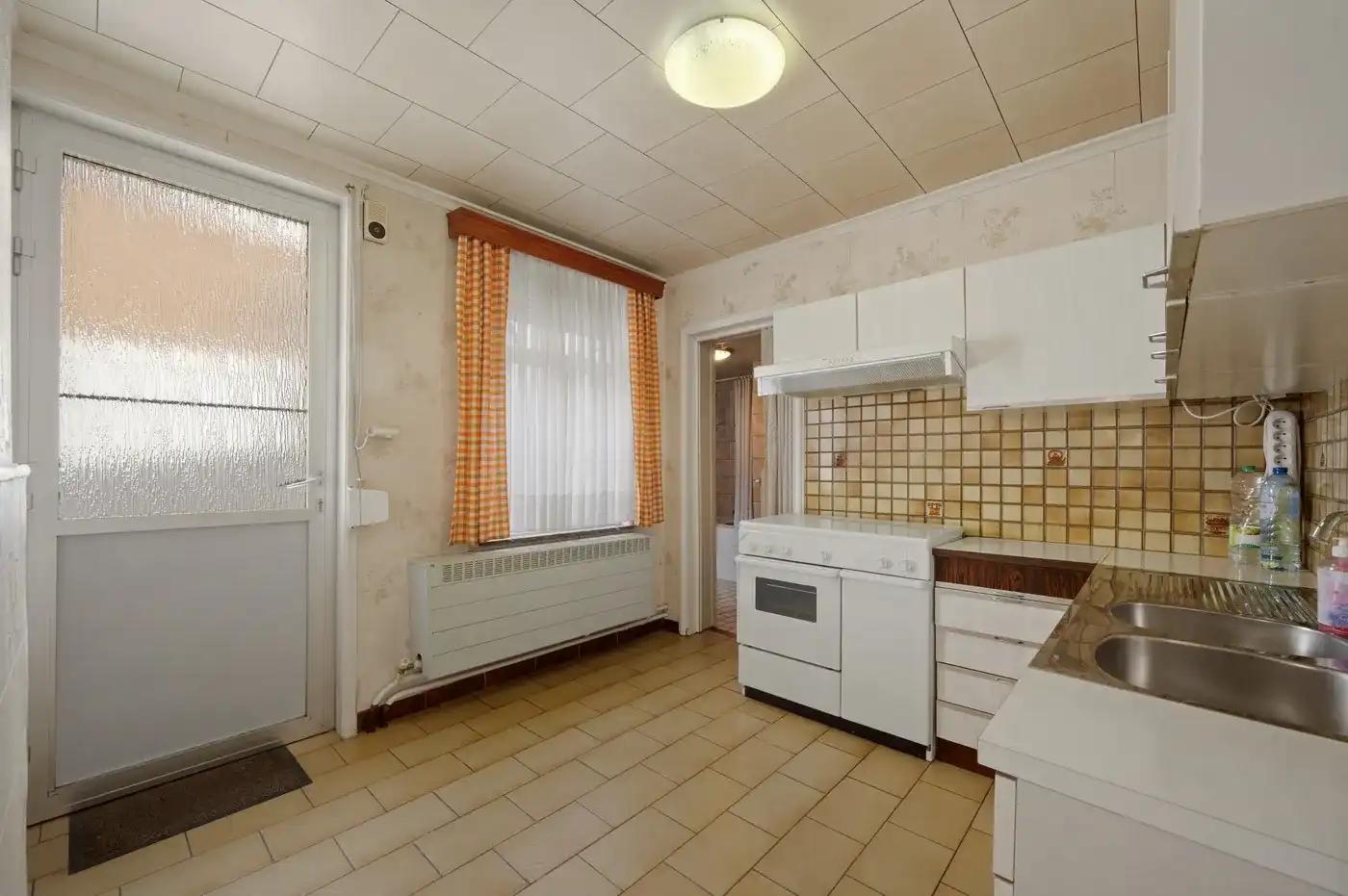Te renoveren woning met 3 slaapkamers, garage en nabij voorzieningen foto 10