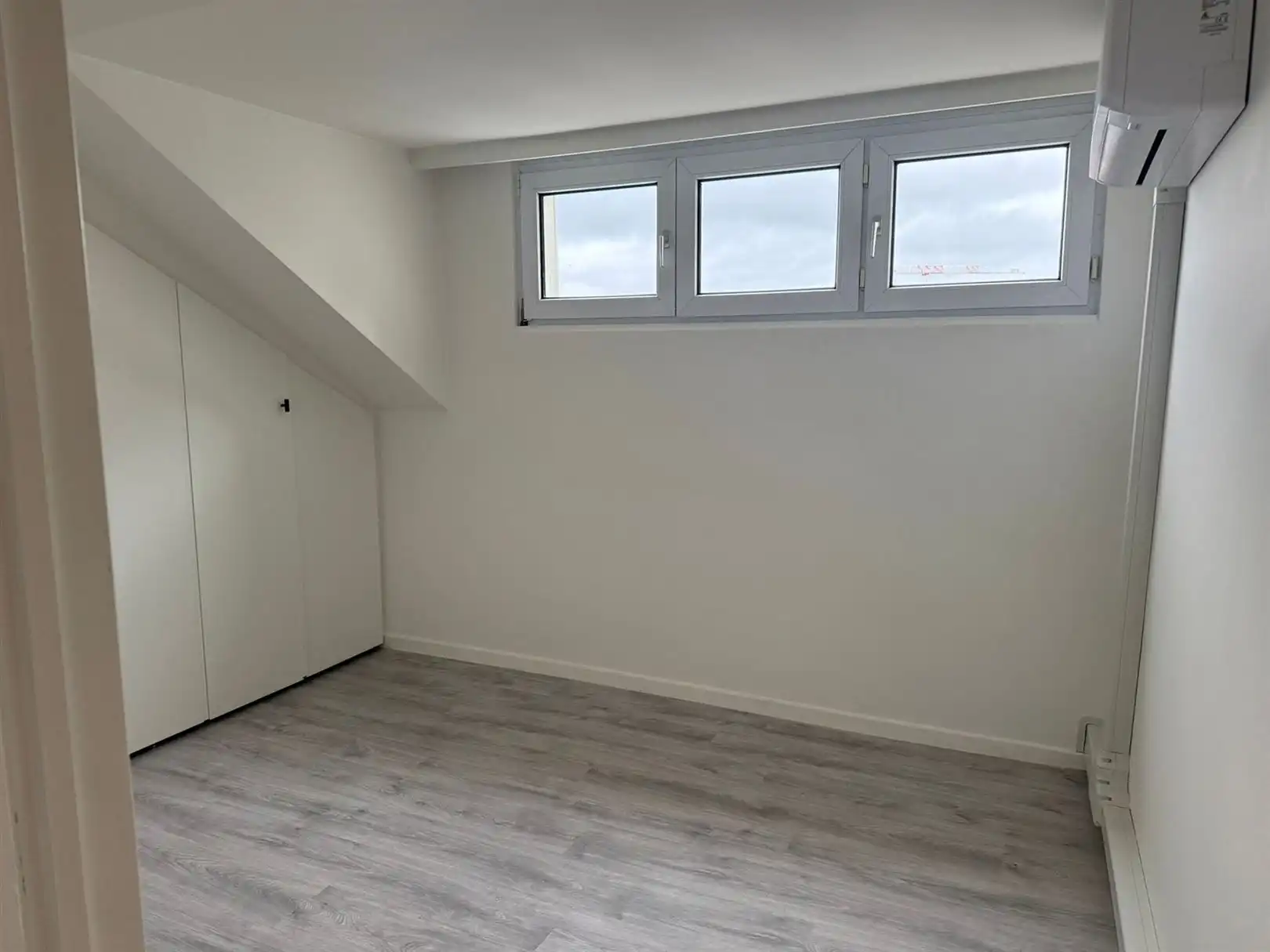 TE HUUR: Dakappartement met 1 slaapkamer in Hasselt! foto 7