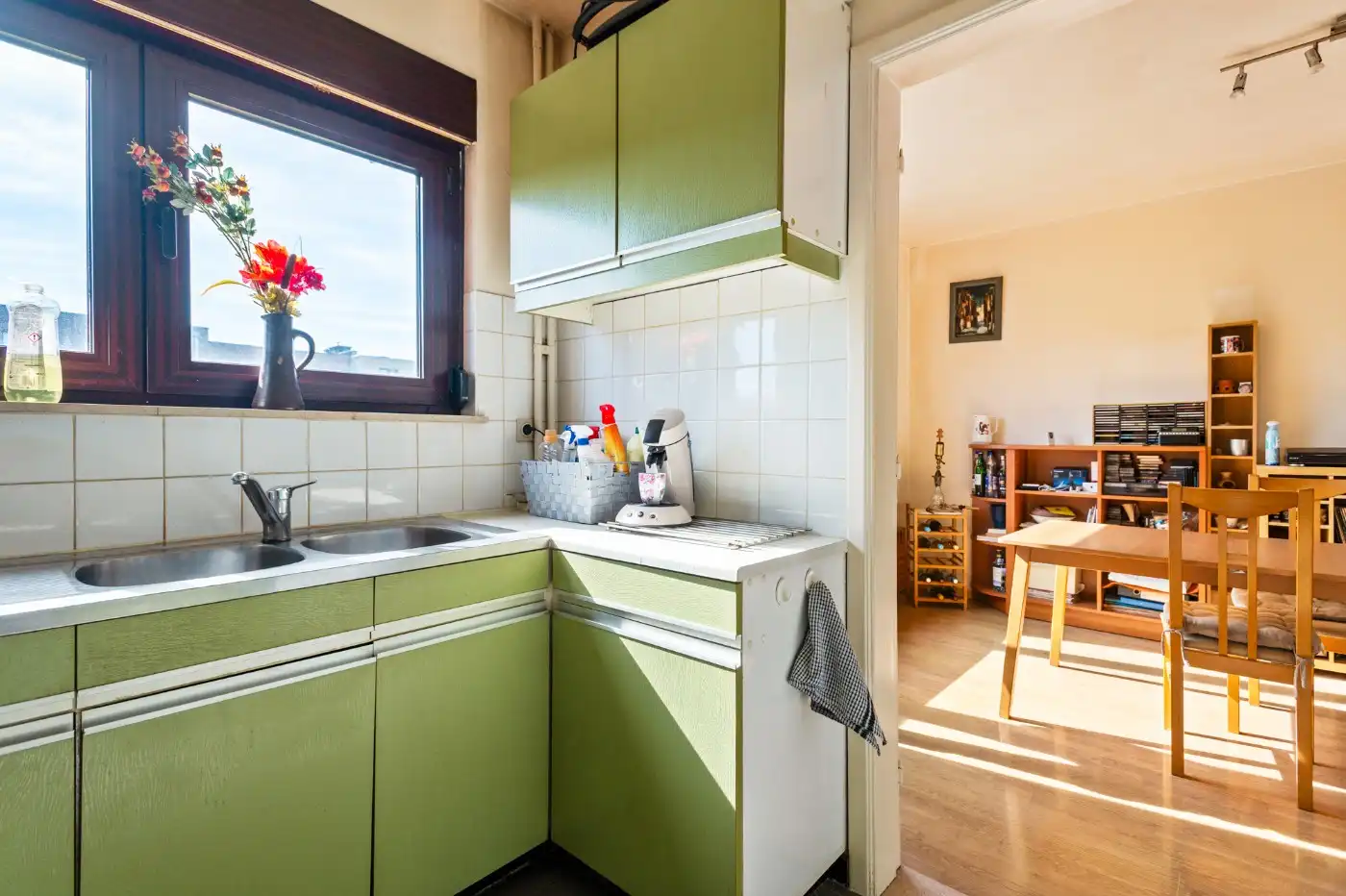 Op te frissen woning met 3 slpk., inpandige garage en west-tuin foto 11