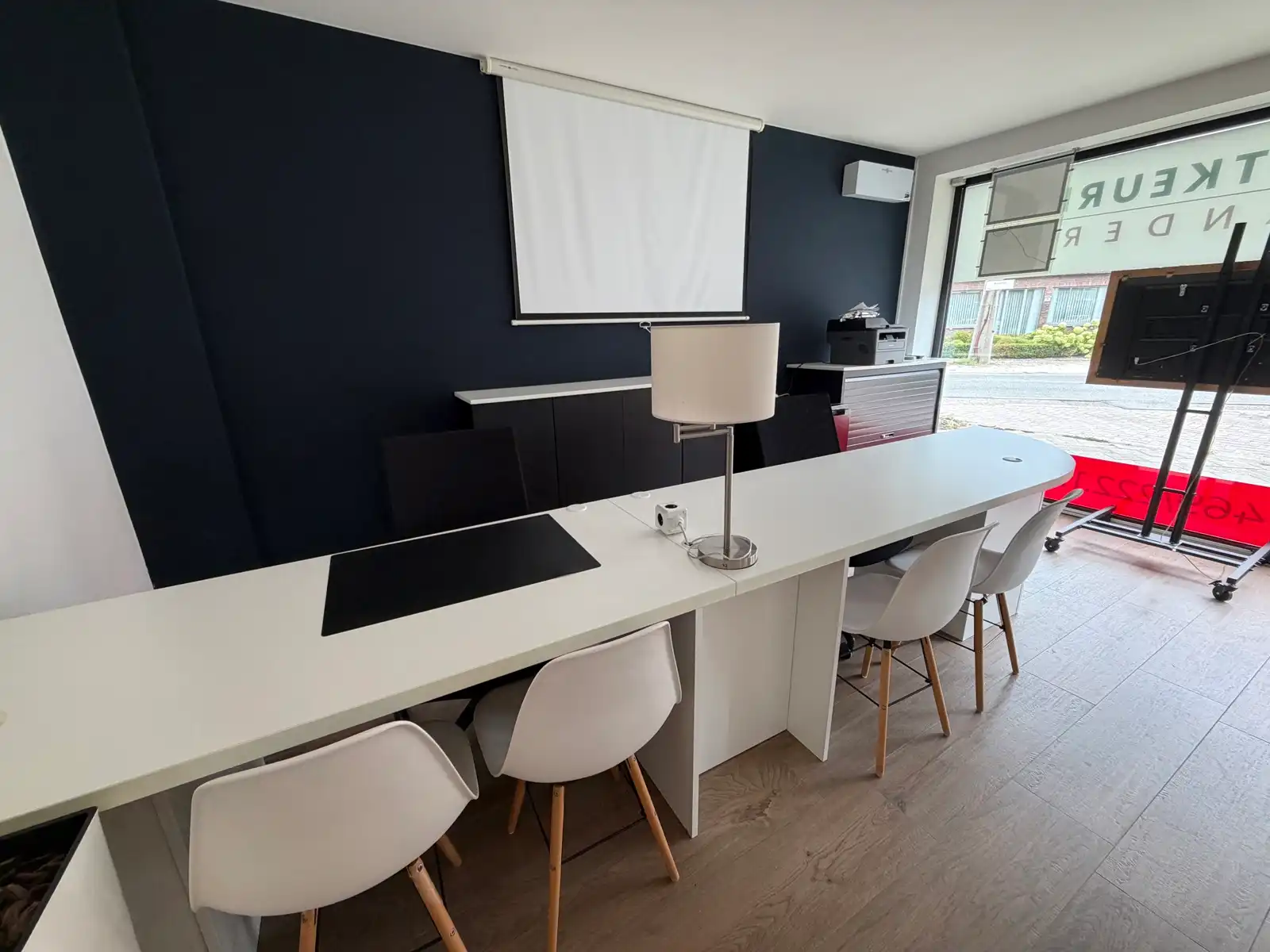 Kantoorruimte op zichtbare locatie + 2x berging foto 4