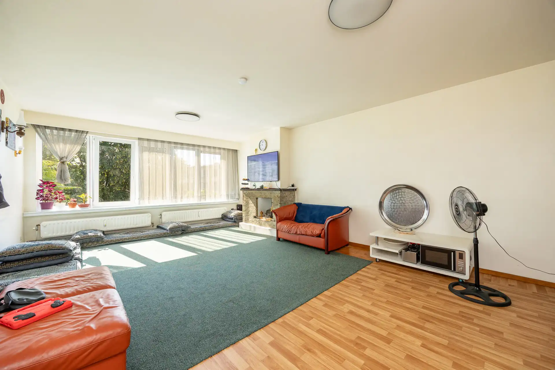 Instapklaar appartement met 3 slaapkamers, terras en kelder foto {{pictureIndex}}