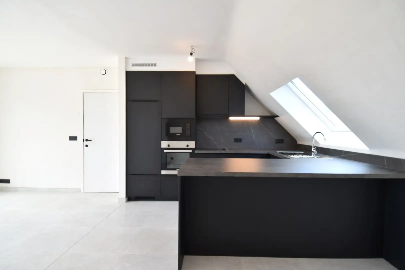 Penthouse te koop met 3 slaapkamers en ruim terras in Helkijn foto 7