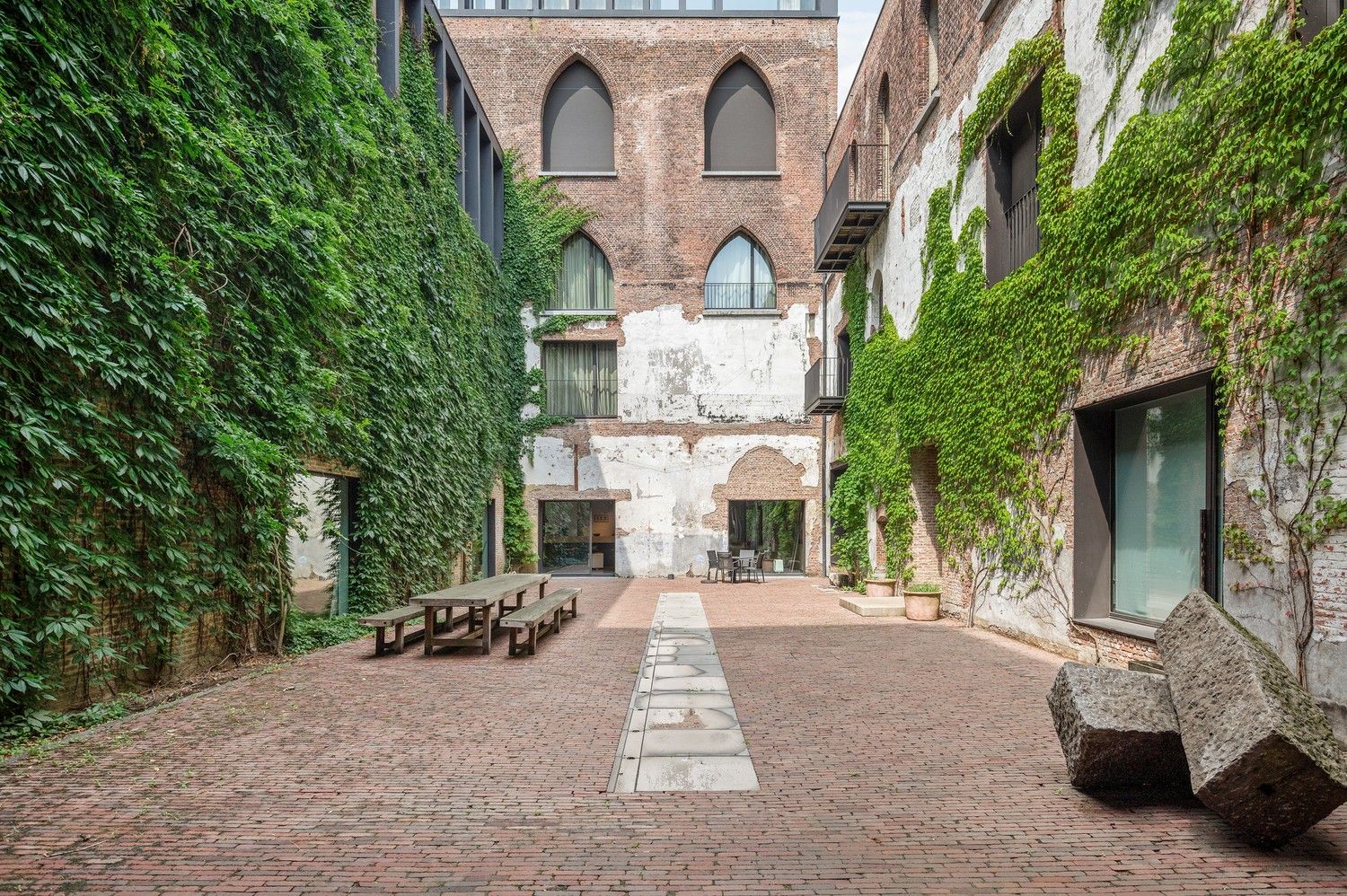 Inspirerend kantoor van ca. 140 m² te huur in het project Kanaal van Axel Vervoordt foto 20