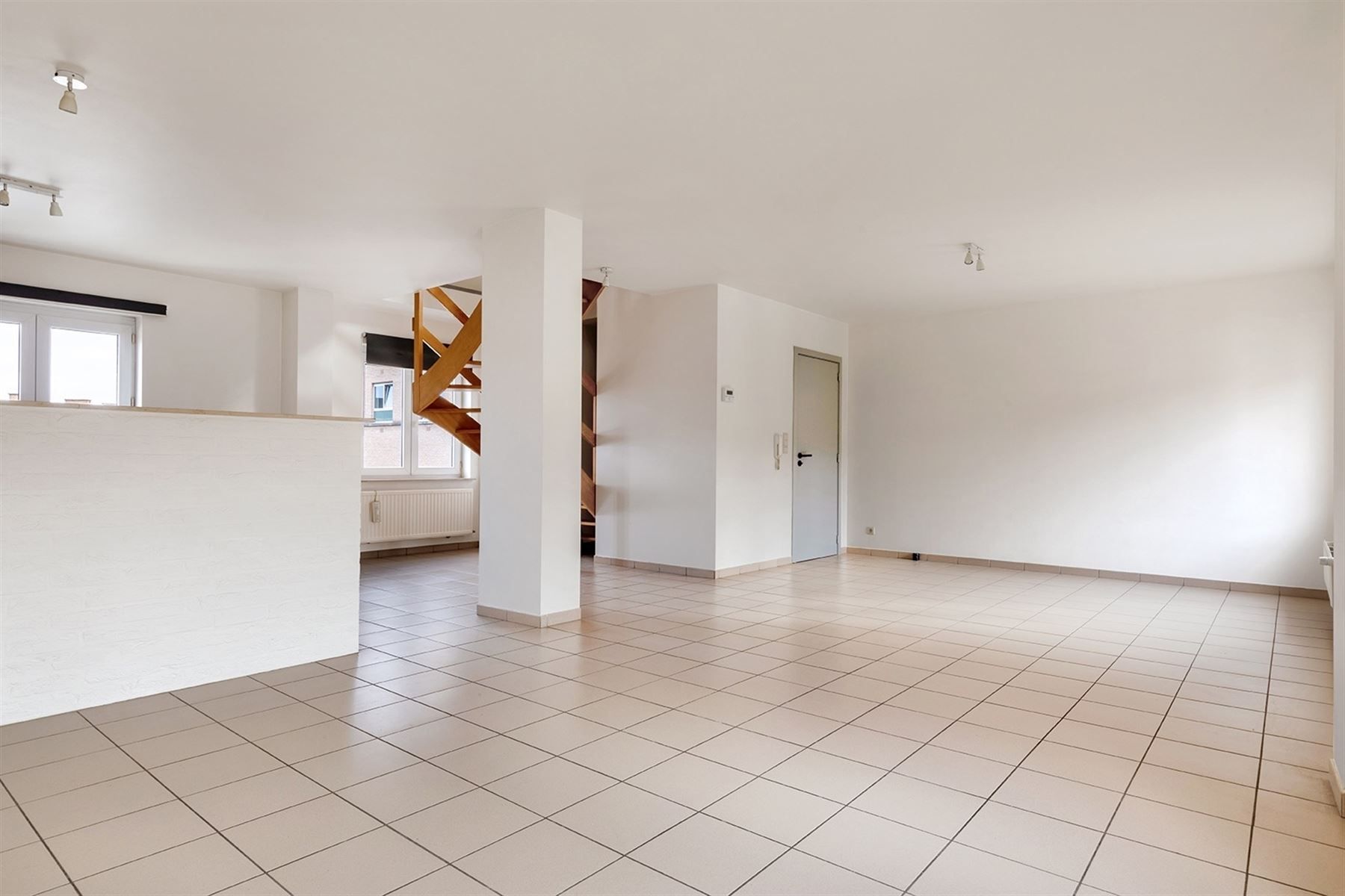 Centraal gelegen, gerenoveerde duplex met 3 slaapkamers foto 2