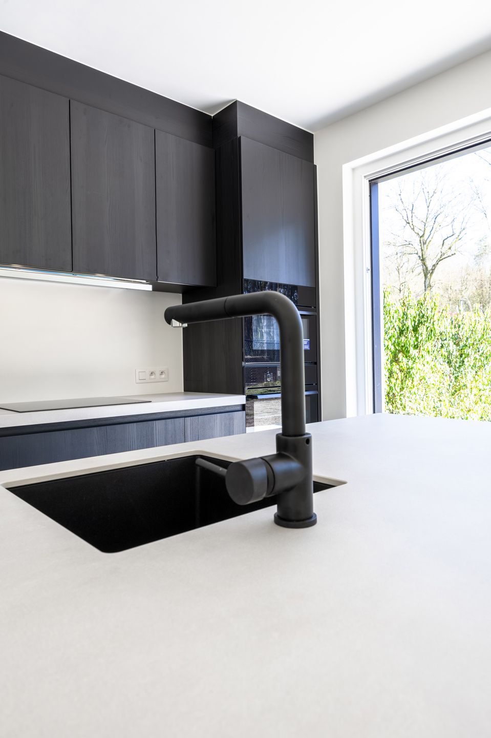 Stijlvolle nieuwbouwkoppelwoning met adembenemend boszicht foto 12