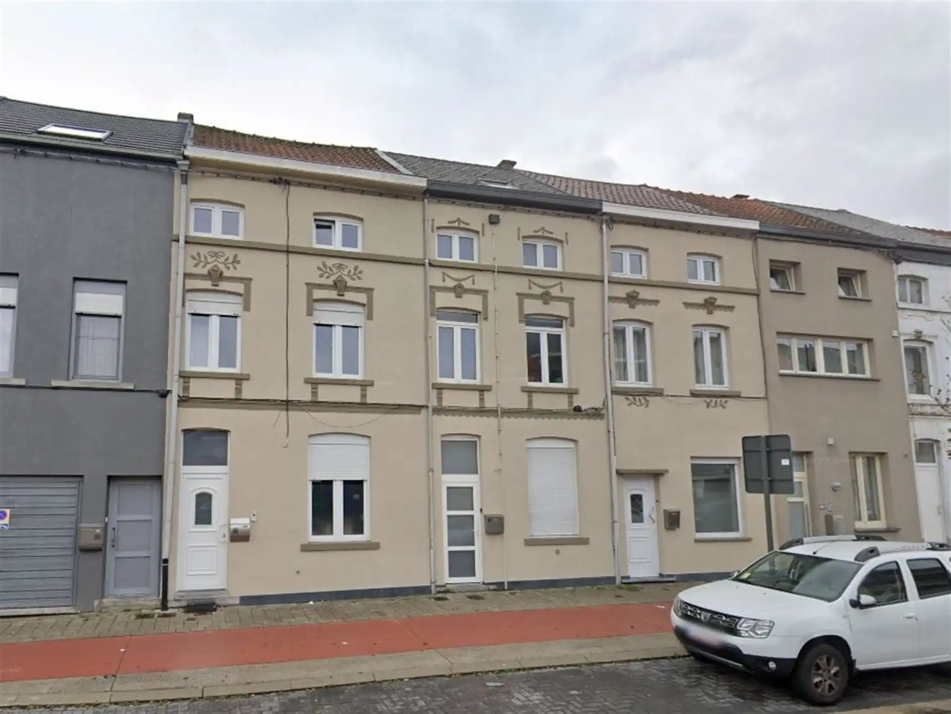 Ruime woning met vier slaapkamers en grote tuin te Aalst foto 15