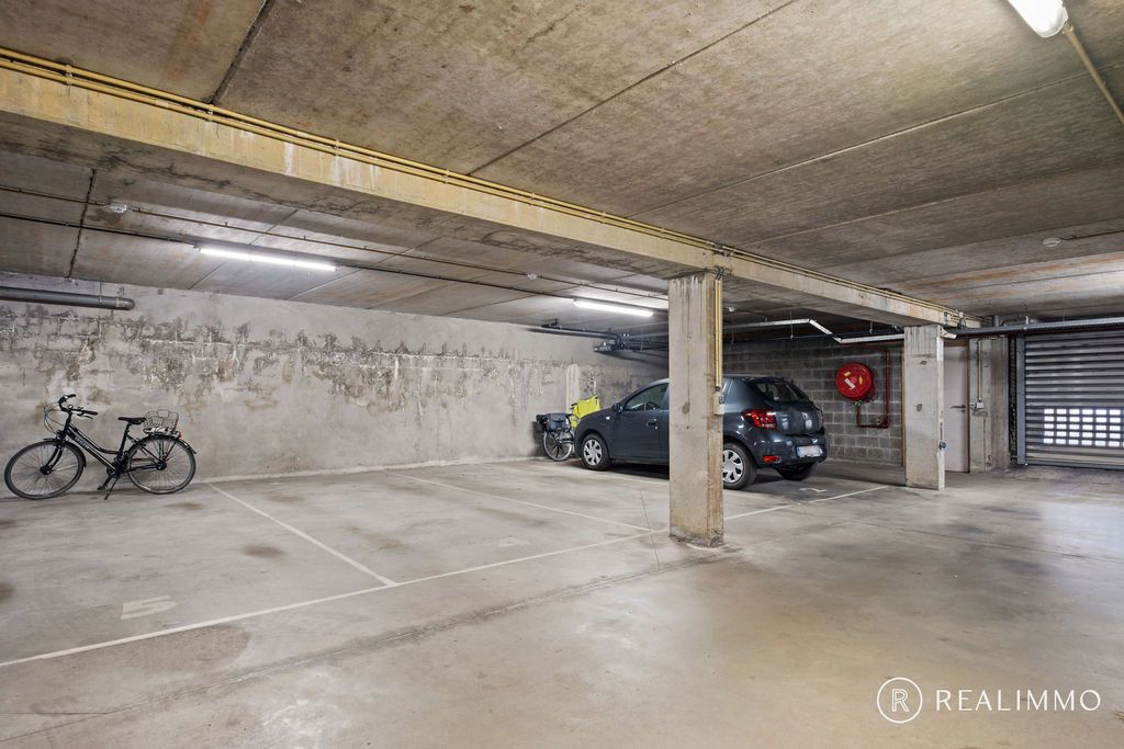 Instapklaar appartement met staanplaats en berging foto 11