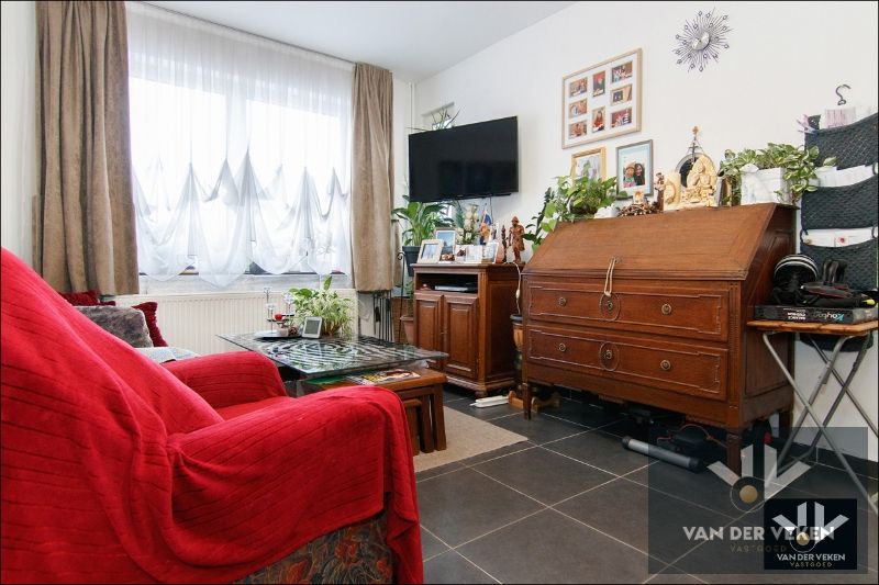 RUIME, GOED ONDERHOUDEN WONING MET 3 SLPK NABIJ TONGEREN-CENTRUM foto 8