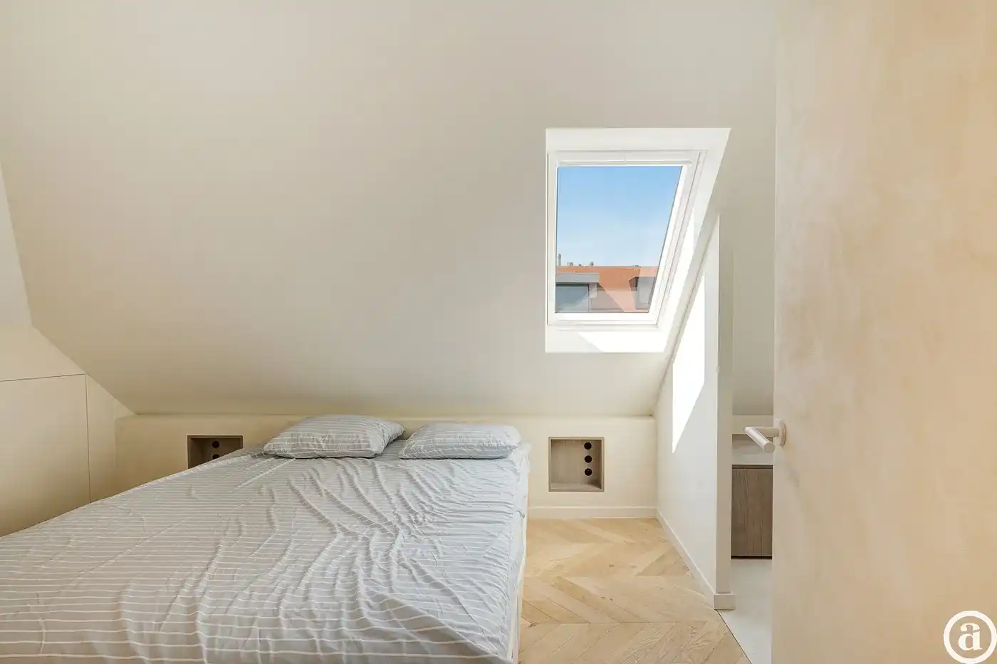 Prachtig gerenoveerd duplex hoekappartement nabij de Lippenslaan foto 21