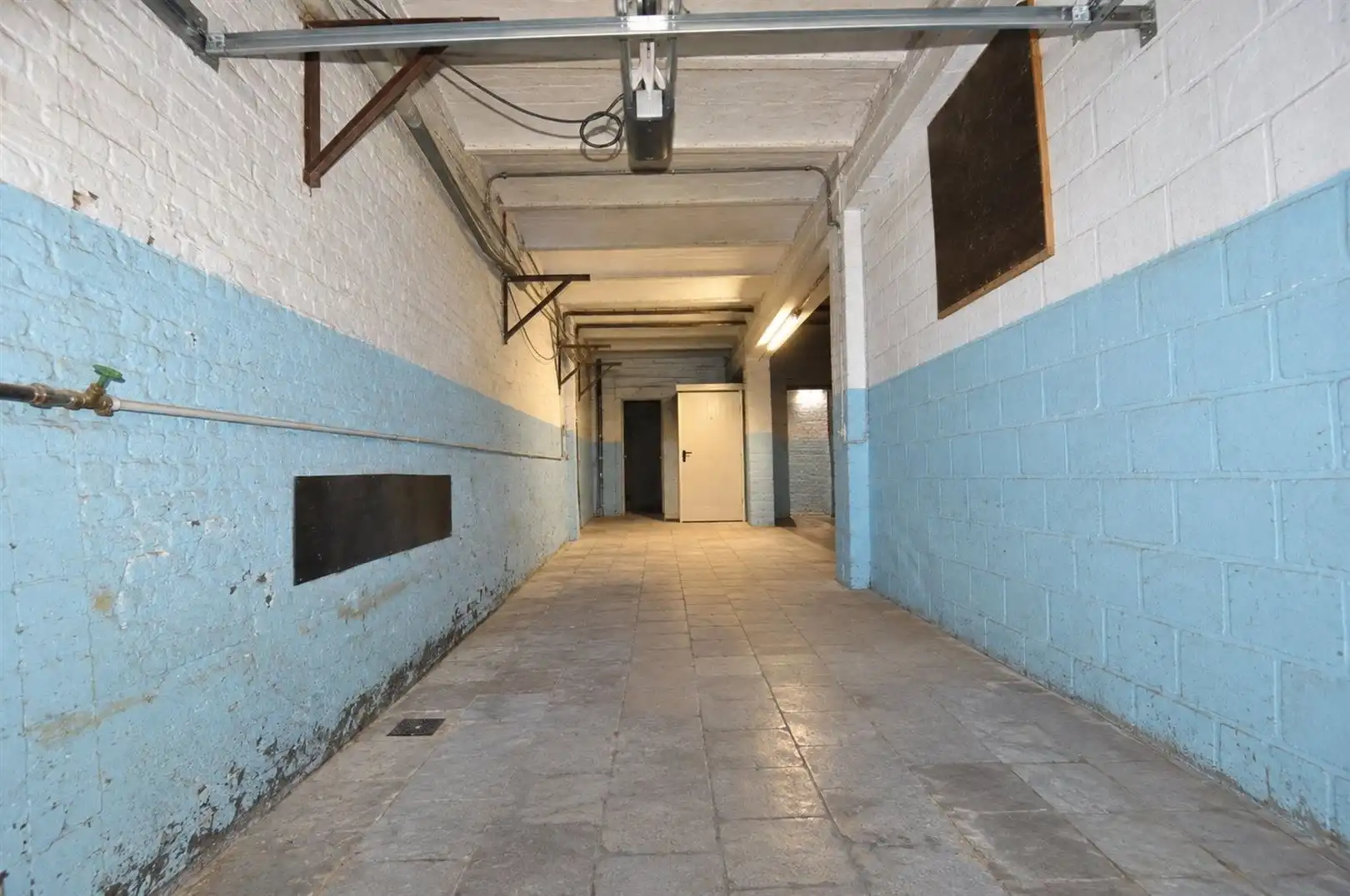 Ruime bel-etage met 2 slaapkamers, kinderkamer, garage en groot terras foto 24
