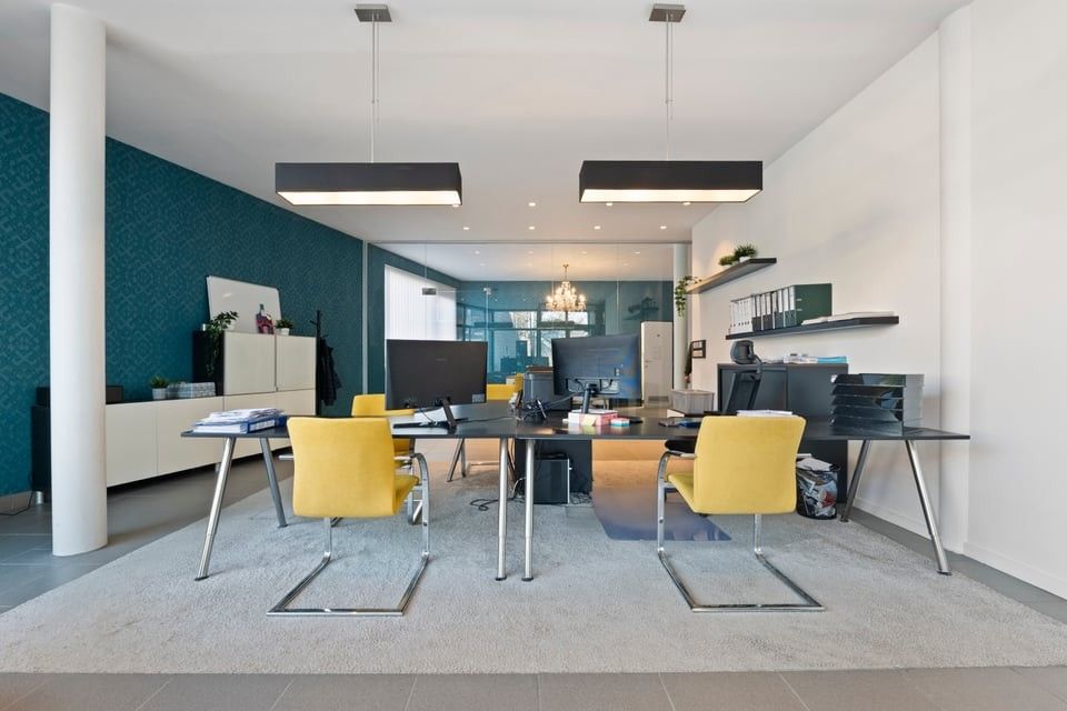 INSTAPKLARE HANDELSRUIMTE MET KANTOOR, VERGADERRUIMTE EN KELDER OP TOPLOCATIE IN SINT-TRUIDEN foto 9