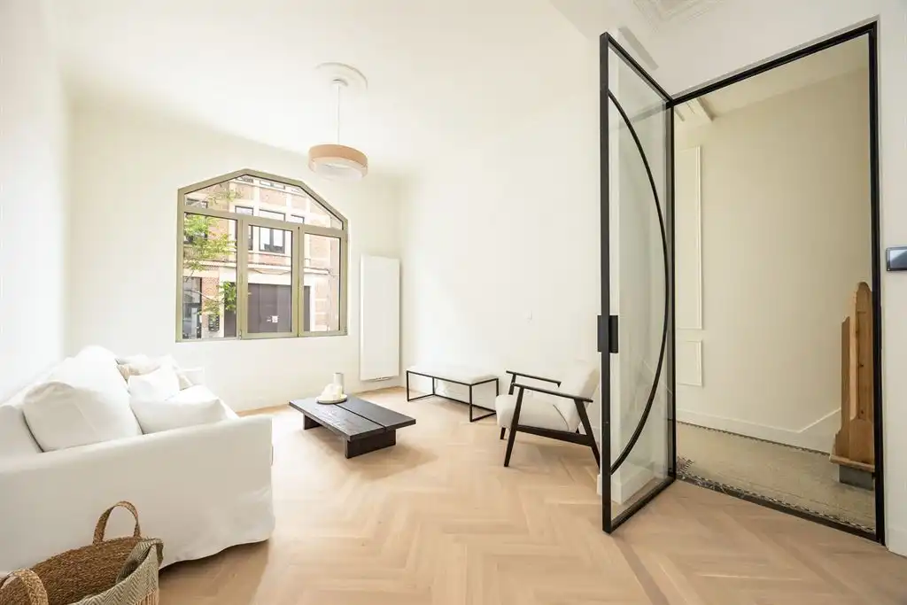 Hoogwaardig gerenoveerd herenhuis vlakbij Zurenborg foto {{pictureIndex}}