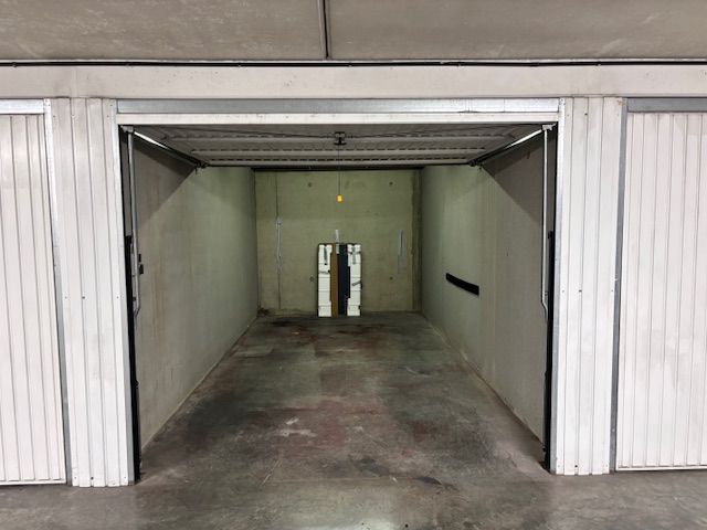 Ruime gesloten garagebox foto 5