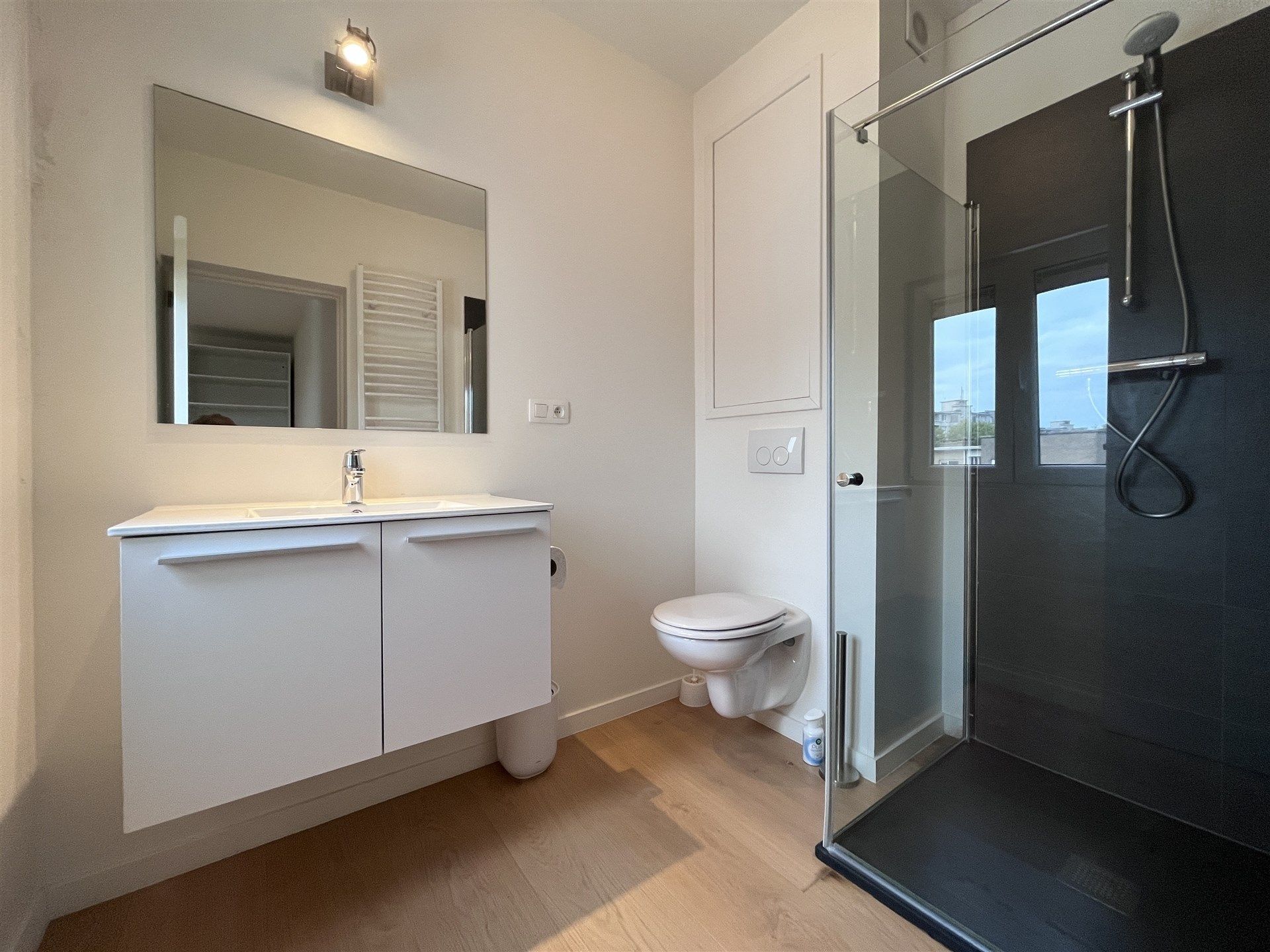 Gemeubeld appartement gelegen op de bovenste verdieping  foto 6