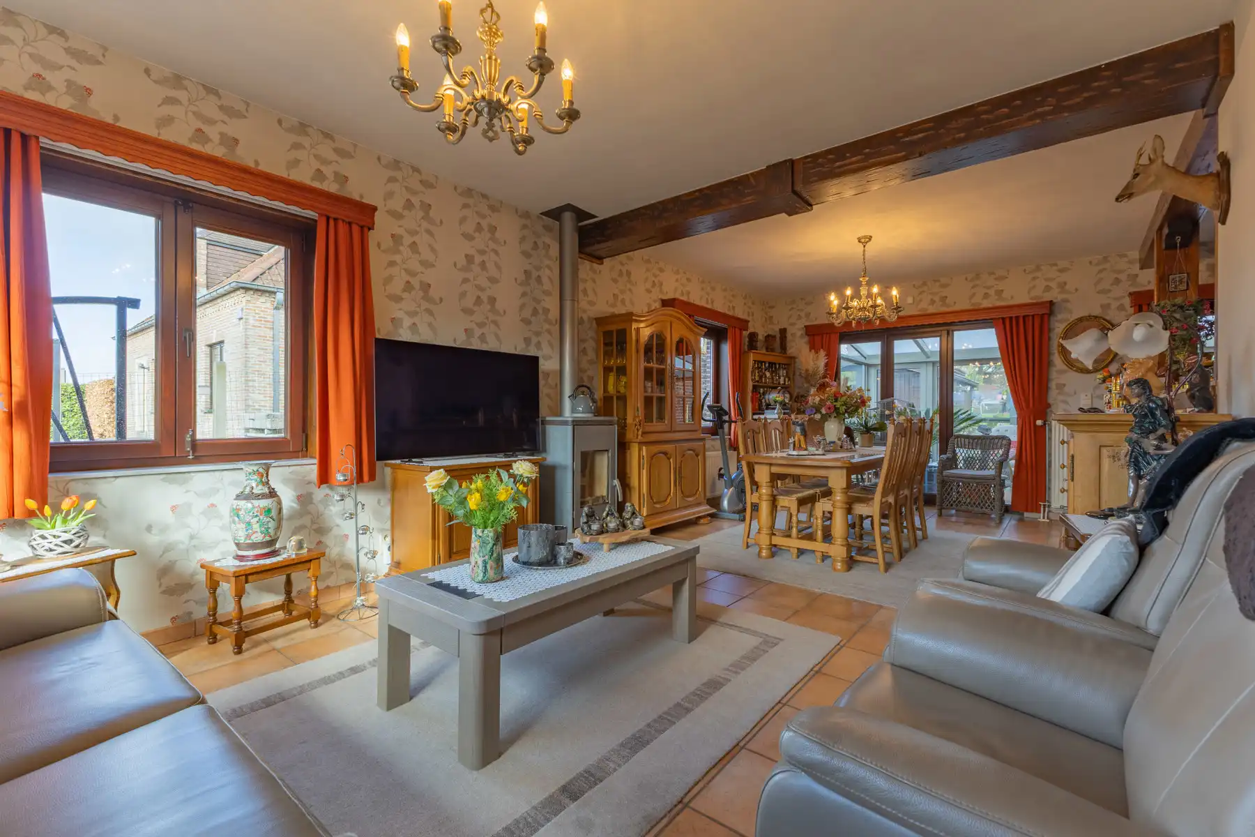 Goed onderhouden woning met prachtige tuin foto 9