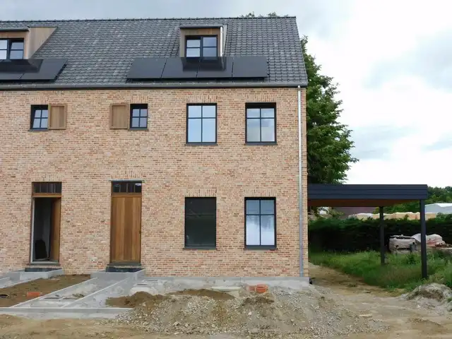 Landelijk modern, energiezuinige BEN-woning in het hart van Heusden centrum foto {{pictureIndex}}
