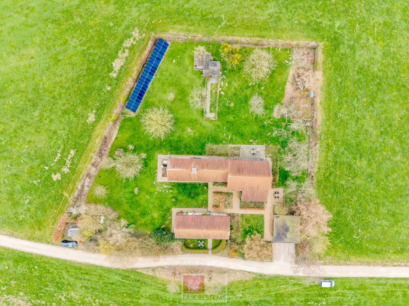 Een zeer karaktervol woonerf van maar liefst 3996 m² met bijzondere uitstraling, bestaande uit een prachtige hoofdwoning (voormalige schuur en stallen) en een charmant vakwerkhuis. foto 70