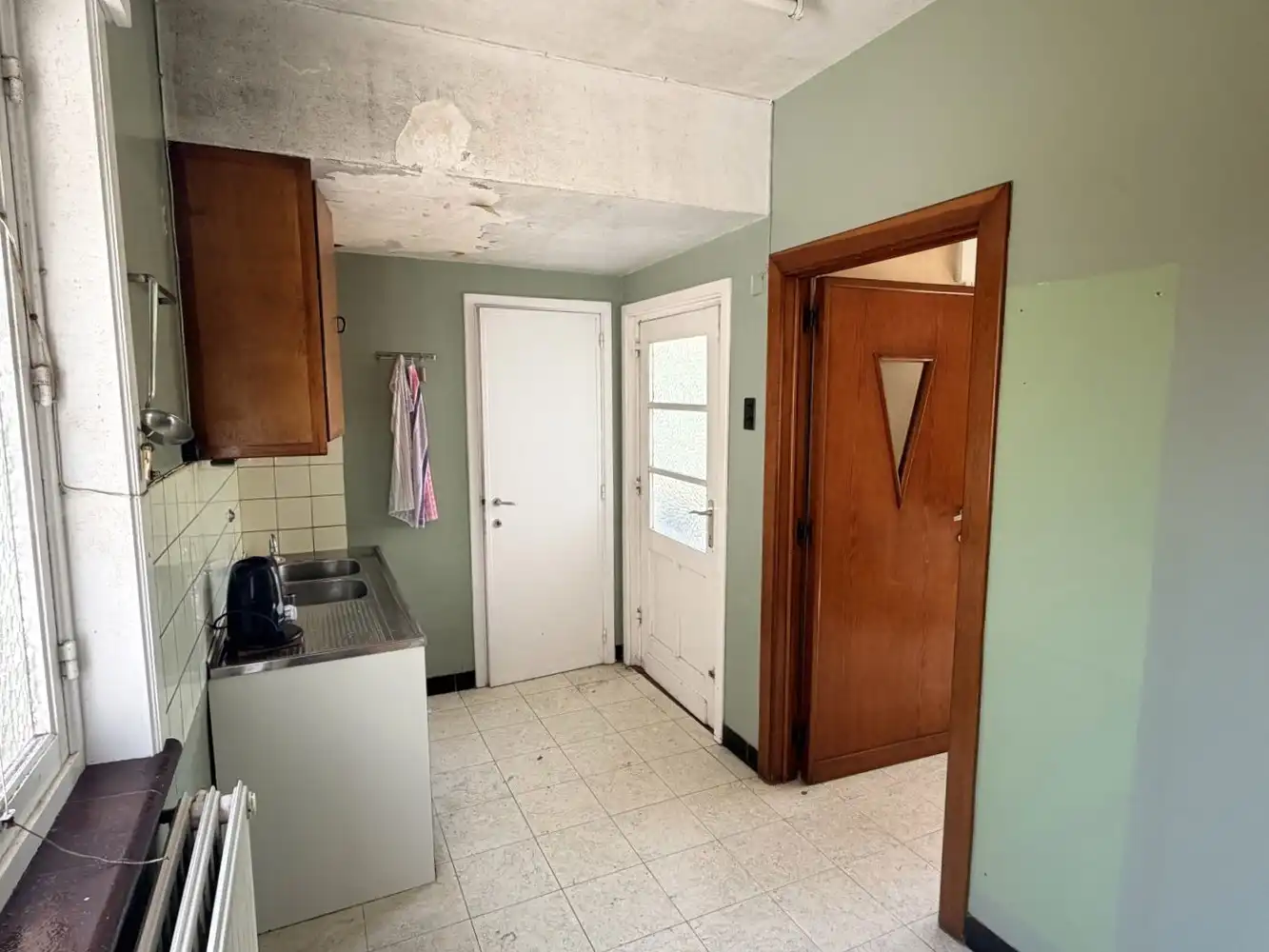 Charmante te renoveren woning op een perceel van ca. 15 are met zuidgerichte tuin foto 9