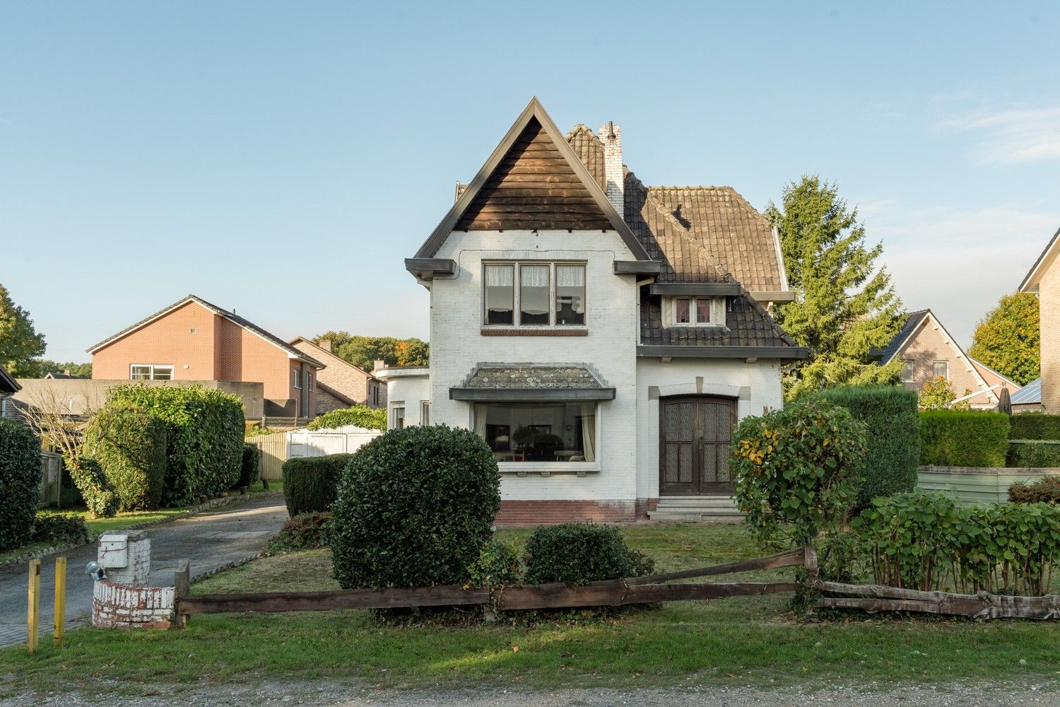 Karaktervolle woning met potentieel op toplocatie in het centrum van Hechtel foto 23