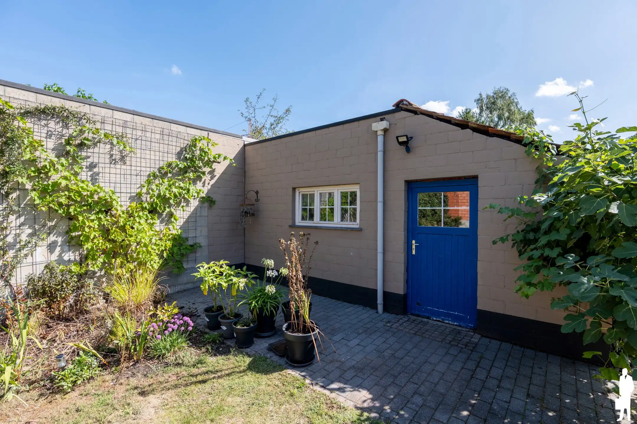 Vrijstaande villa met 4 slpk. gelegen op de dijk van kanaal  foto 41