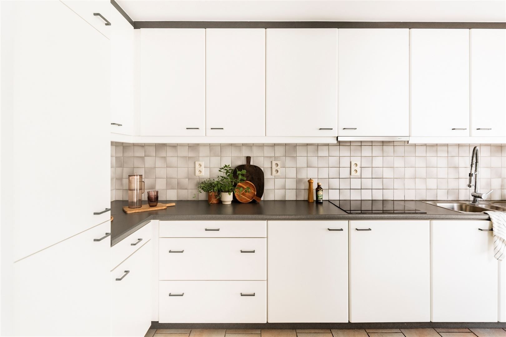 Instapklare woning met zeer grote garage en oprit foto 9