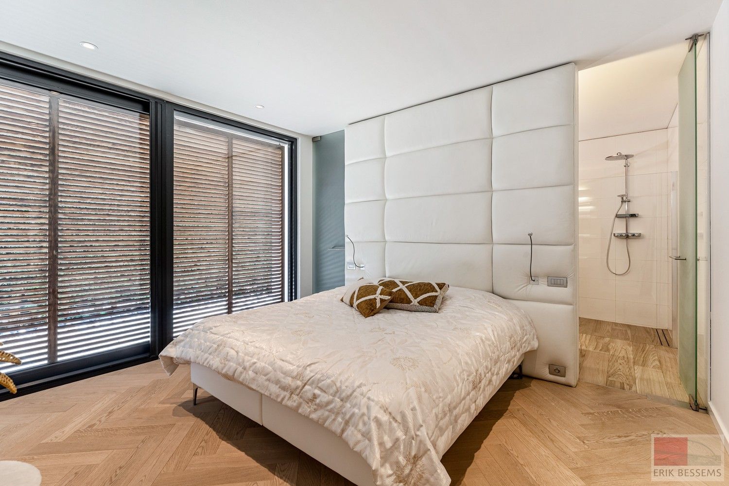 Moderne villa, gelegen op een perceel van 1.126 m², biedt 360 m² hoogwaardige woonoppervlakte foto 16