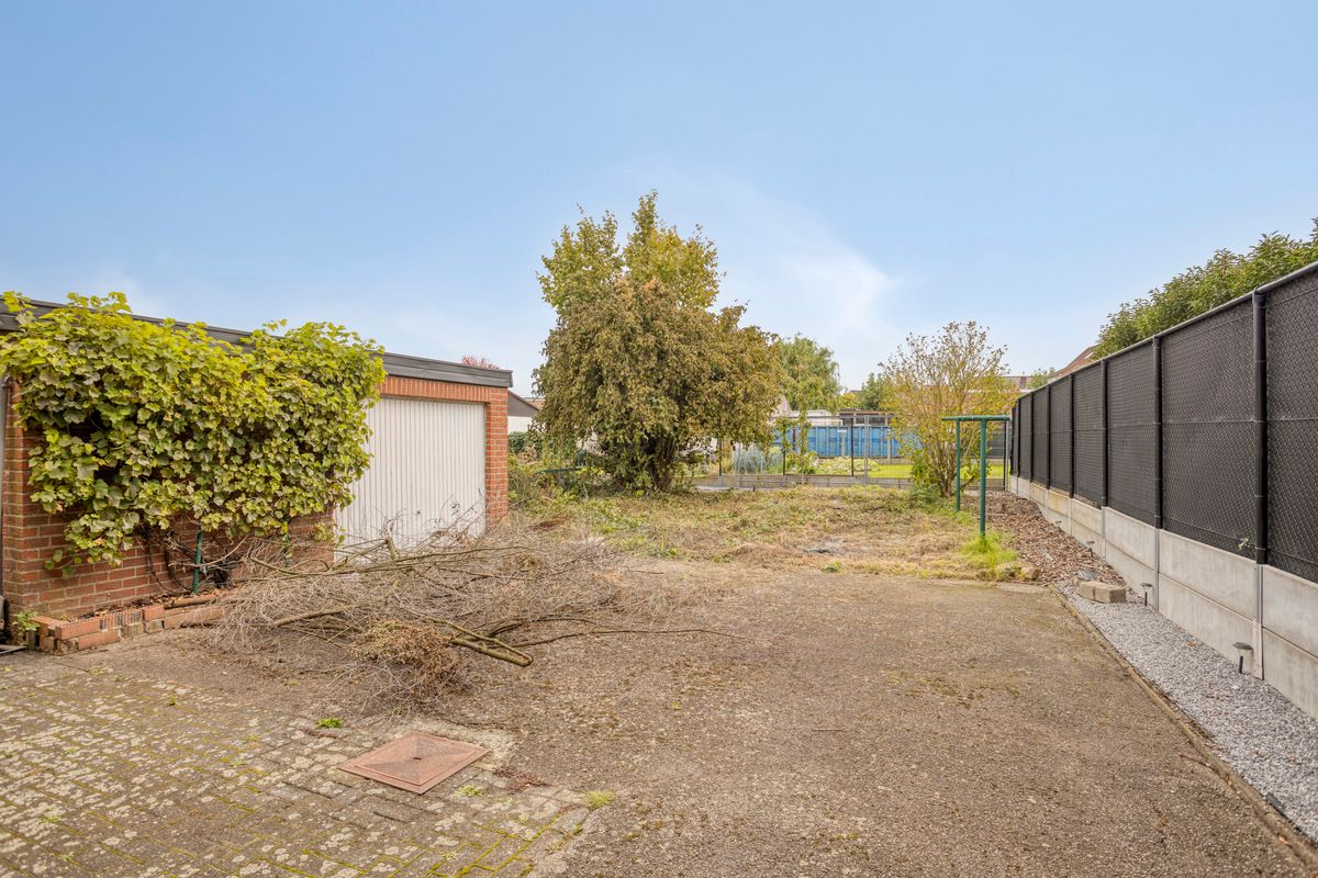 Te renoveren halfopen woning op een rustige locatie foto 17