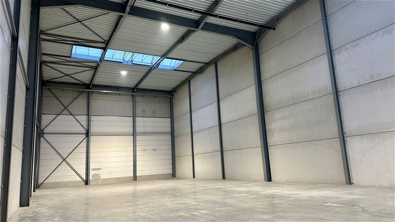 Ruim magazijn te huur in Hooglede foto 5
