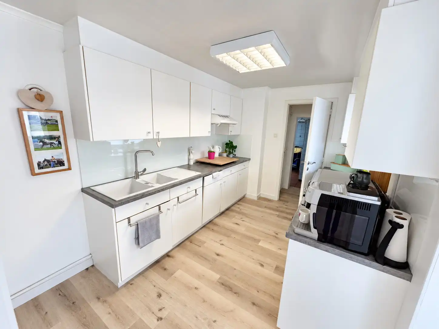 Verzorgde woning met twee slaapkamers en groot terras te huur te de Haan - Vosseslag. foto 8