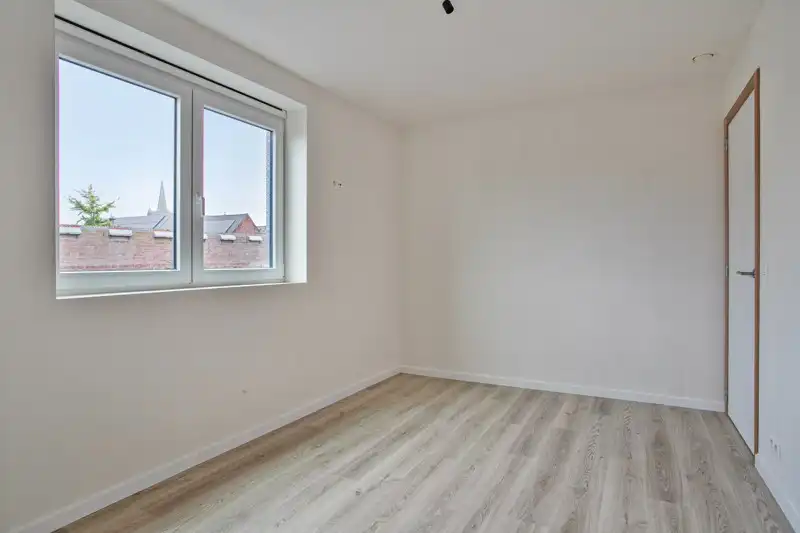 Prachtige, verrassend ruime nieuwbouwwoning met 3 slaapkamers én inpandige garage te koop in Dentergem! foto 11